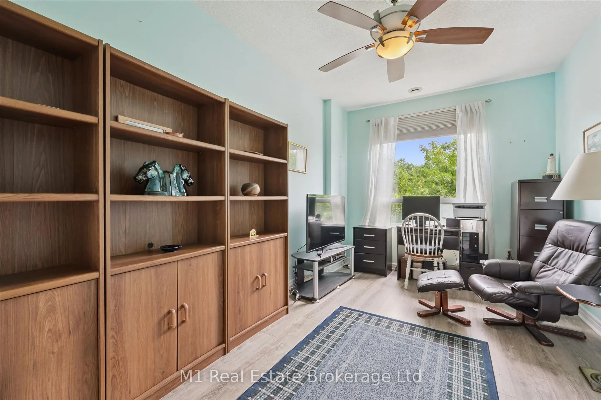 60 Wyndham Street S #207