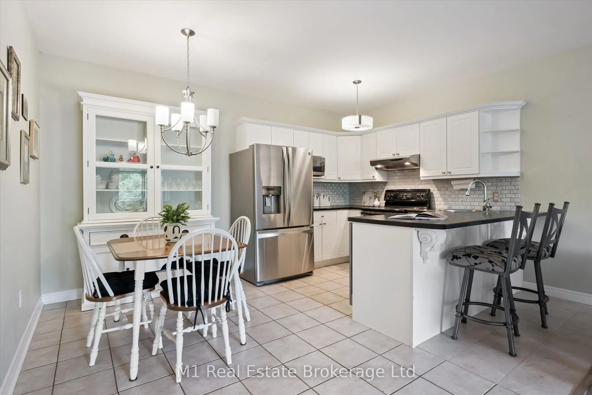 60 Wyndham Street S #207
