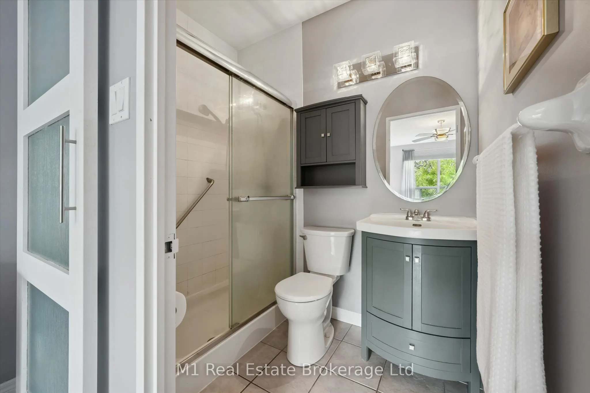 60 Wyndham Street S #207