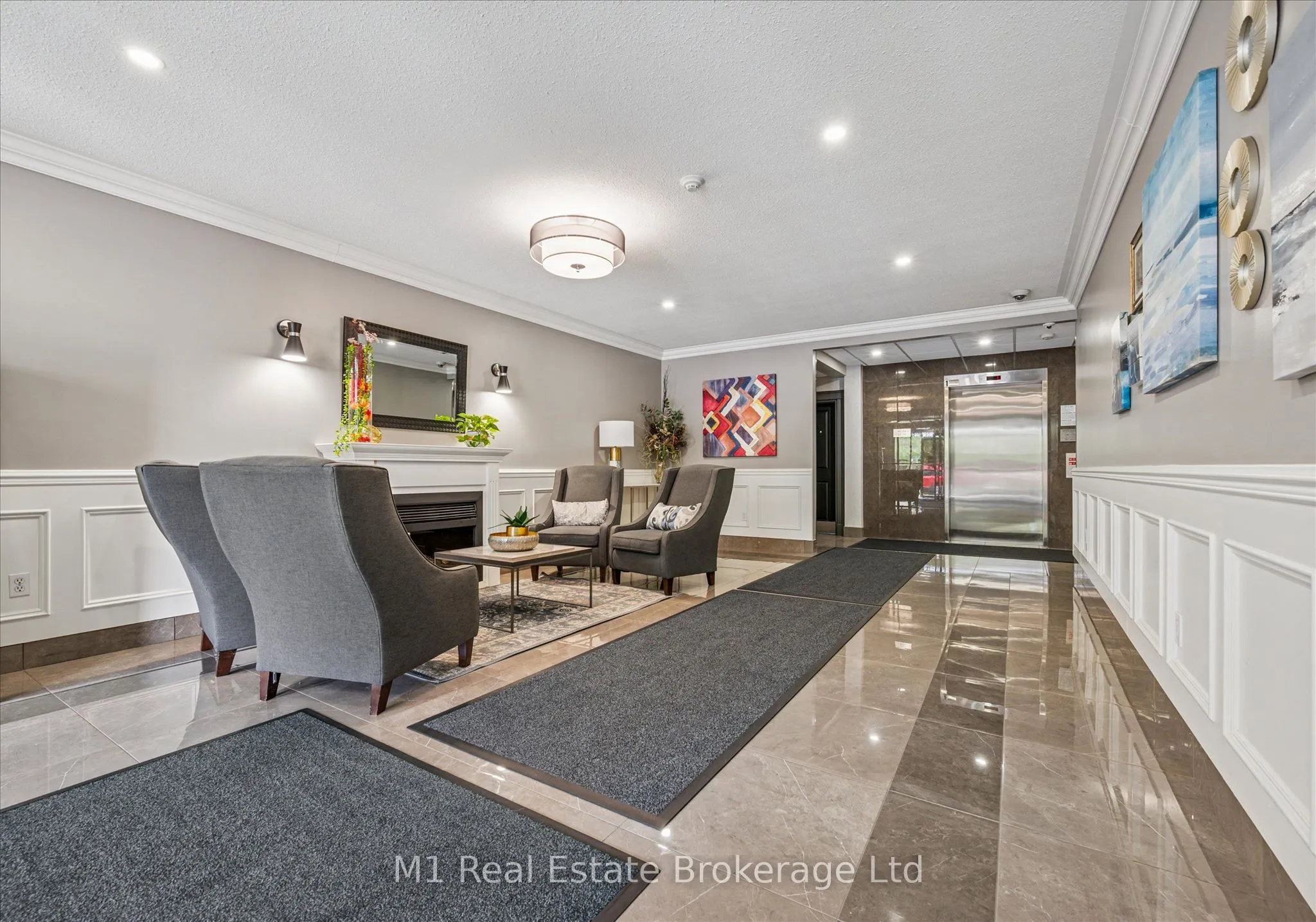 60 Wyndham Street S #207