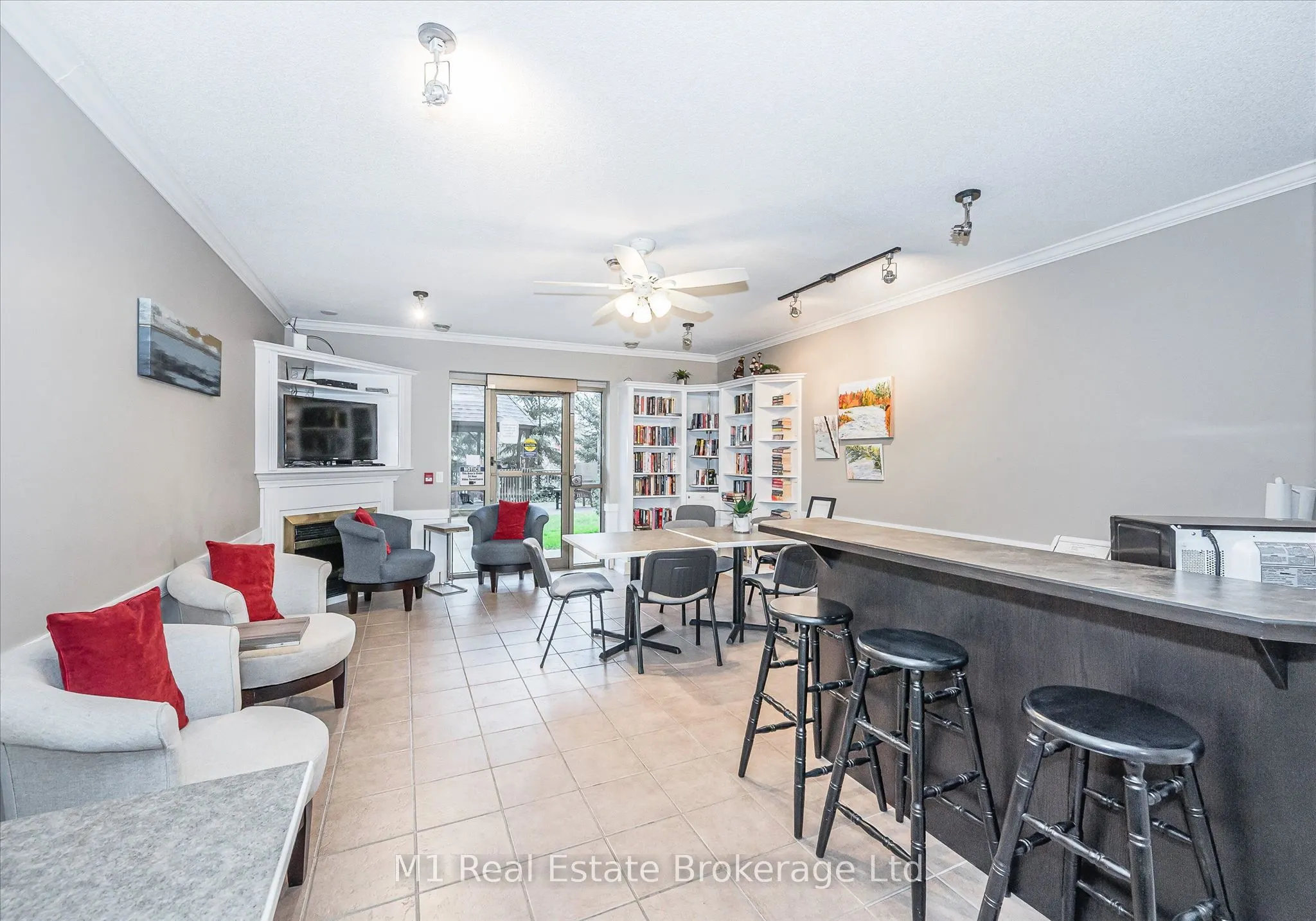 60 Wyndham Street S #207