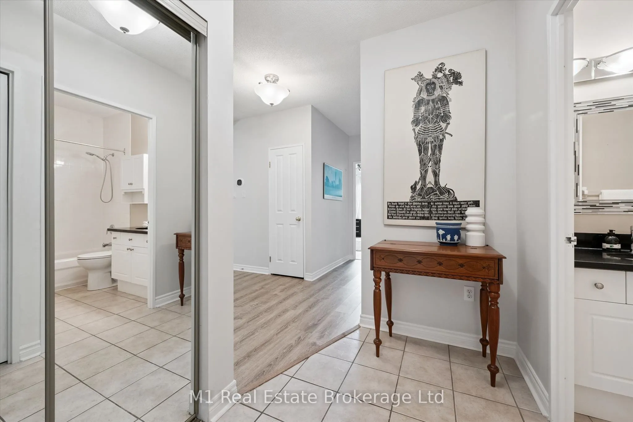 60 Wyndham Street S #207