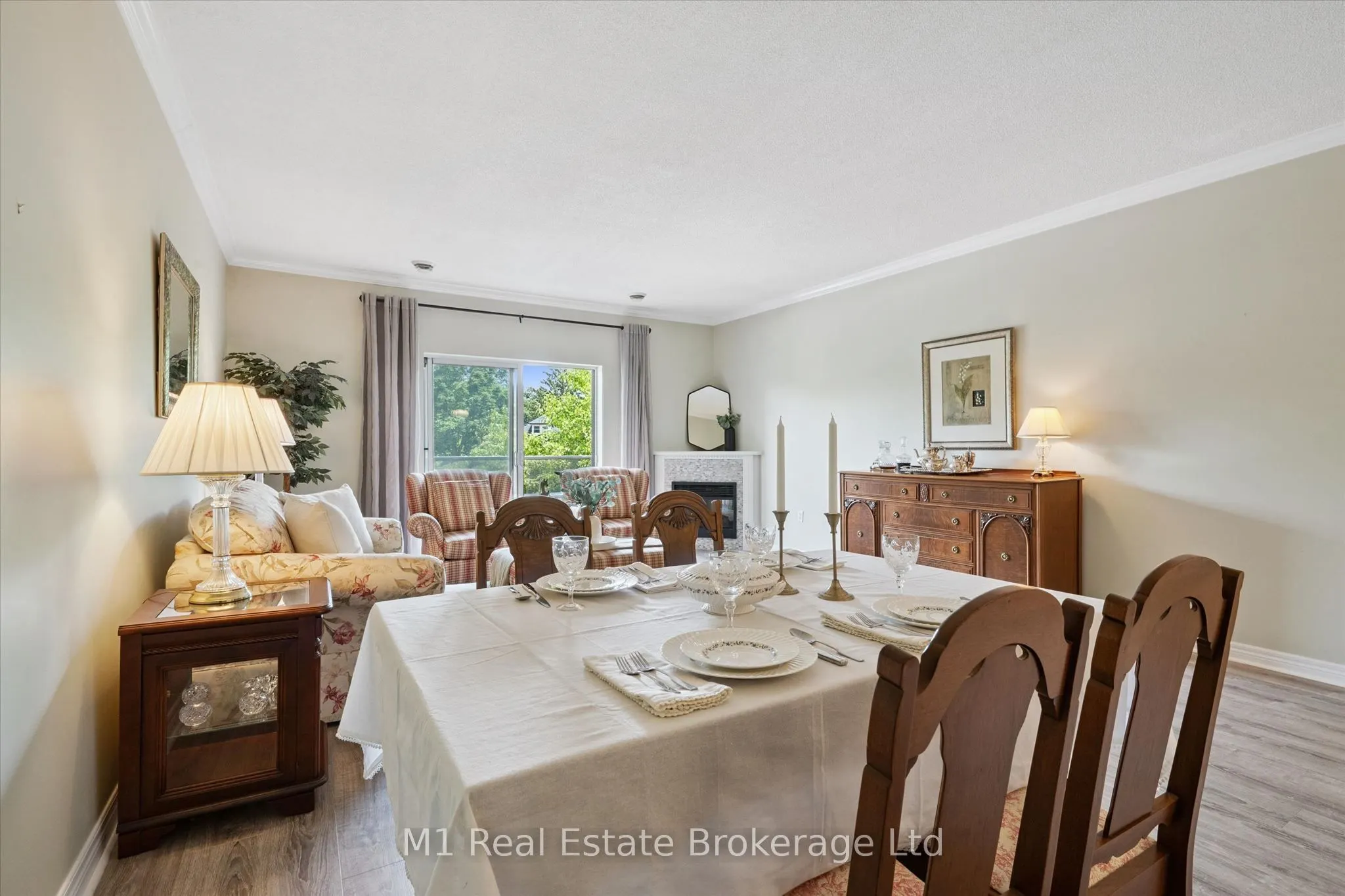 60 Wyndham Street S #207