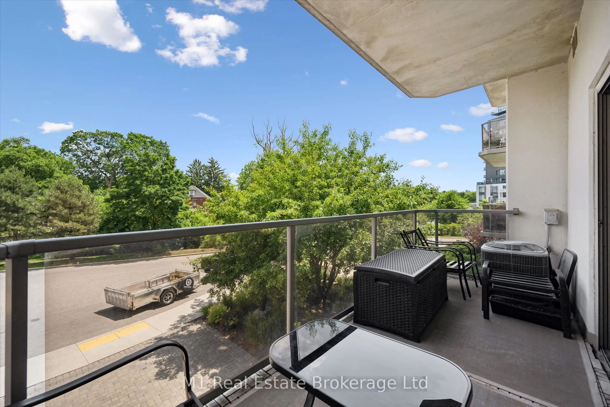 60 Wyndham Street S #207