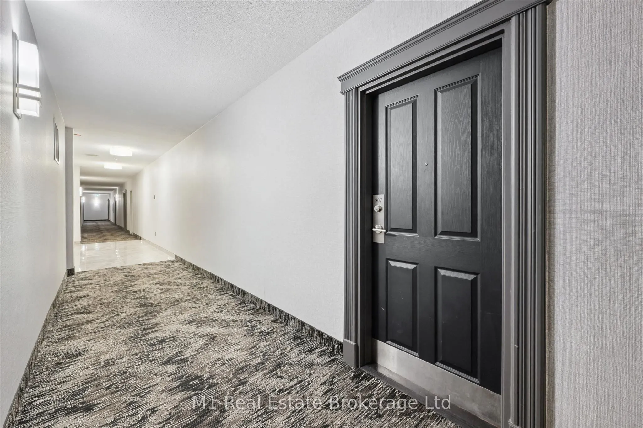 60 Wyndham Street S #207