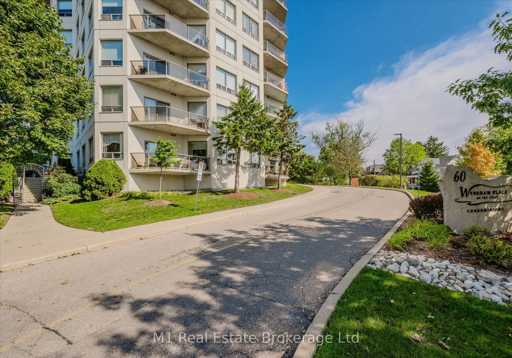60 Wyndham Street S #207