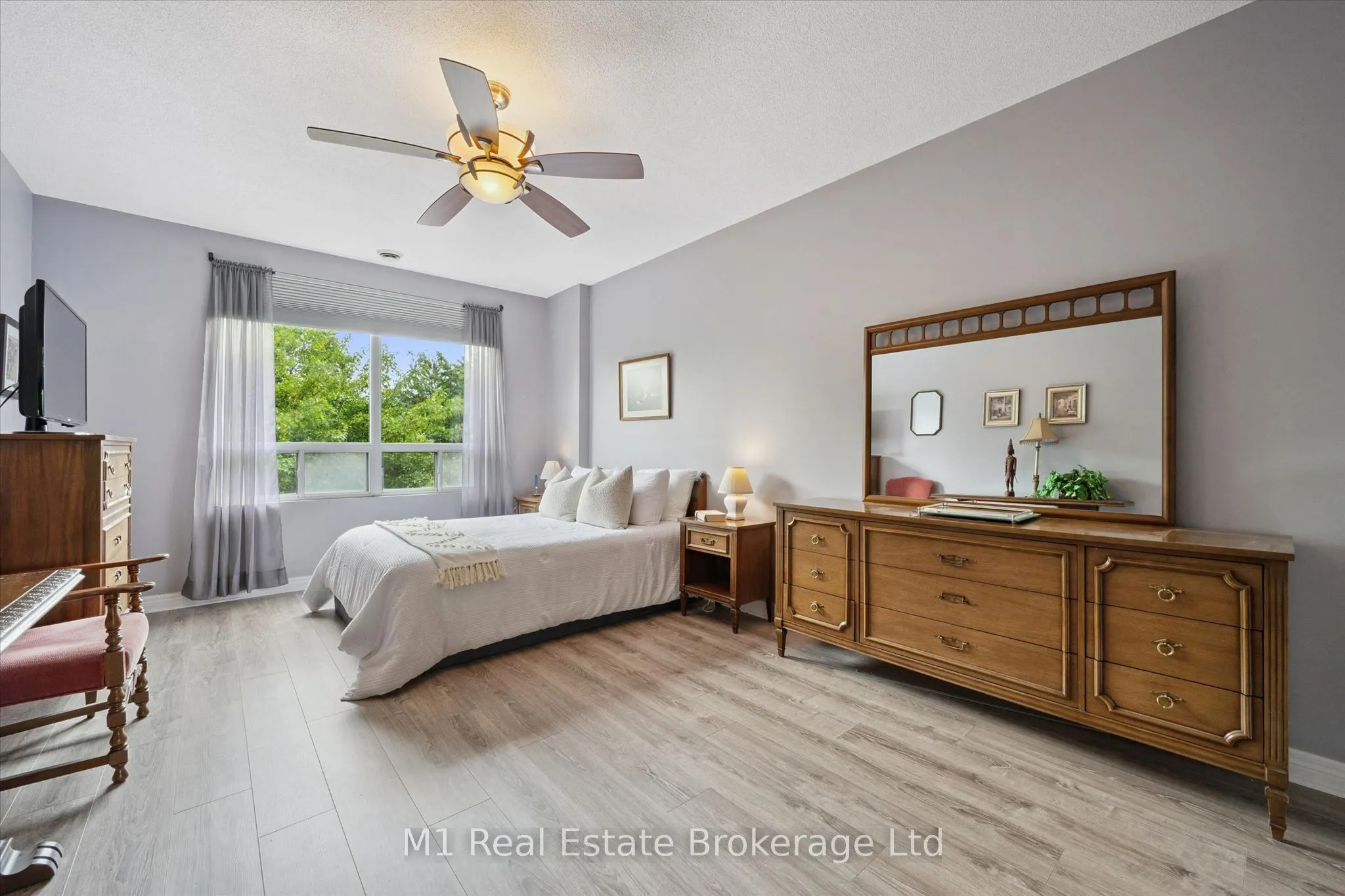 60 Wyndham Street S #207