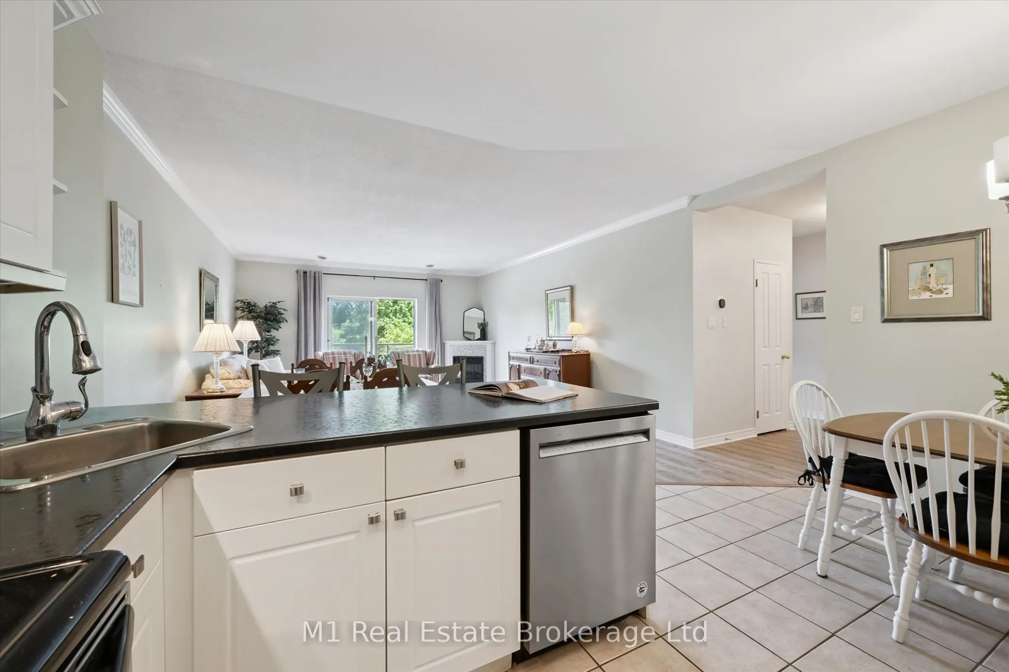 60 Wyndham Street S #207