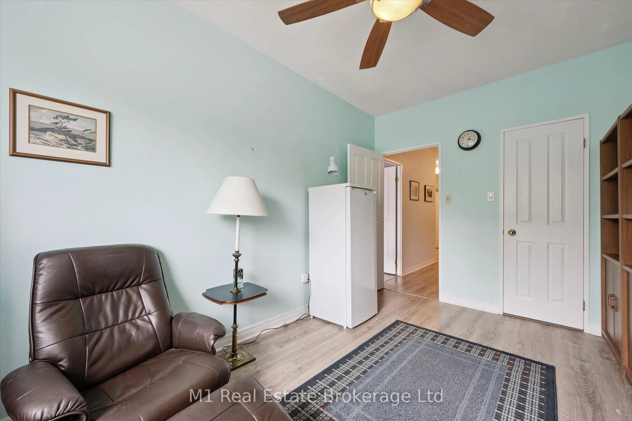 60 Wyndham Street S #207