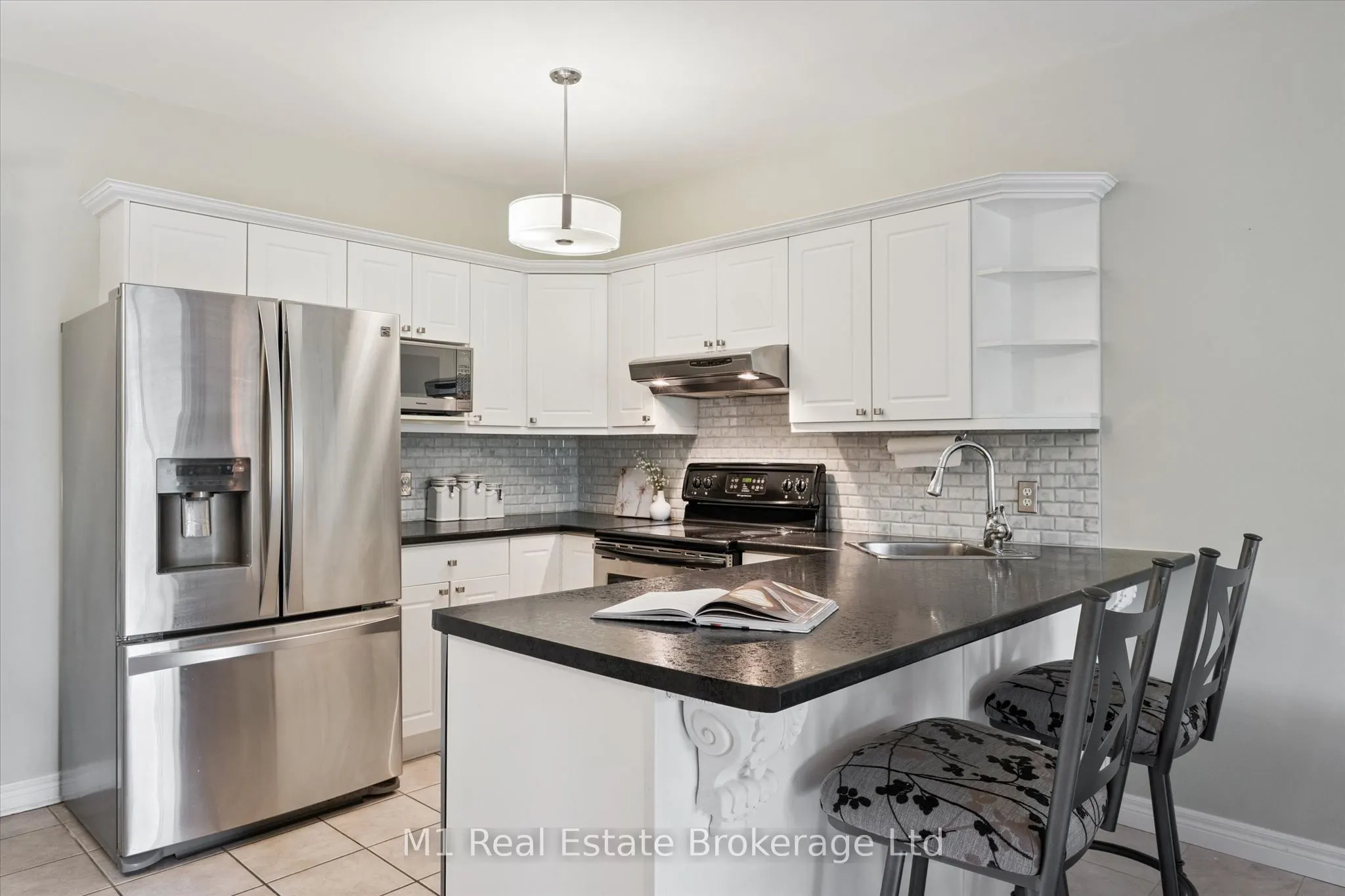 60 Wyndham Street S #207