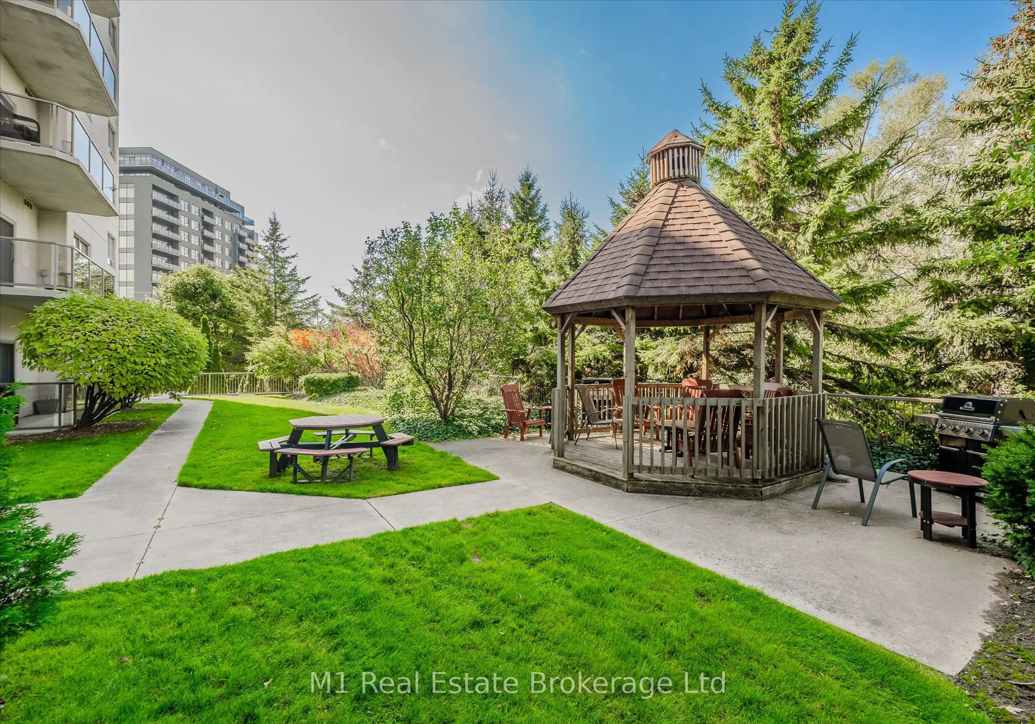60 Wyndham Street S #207