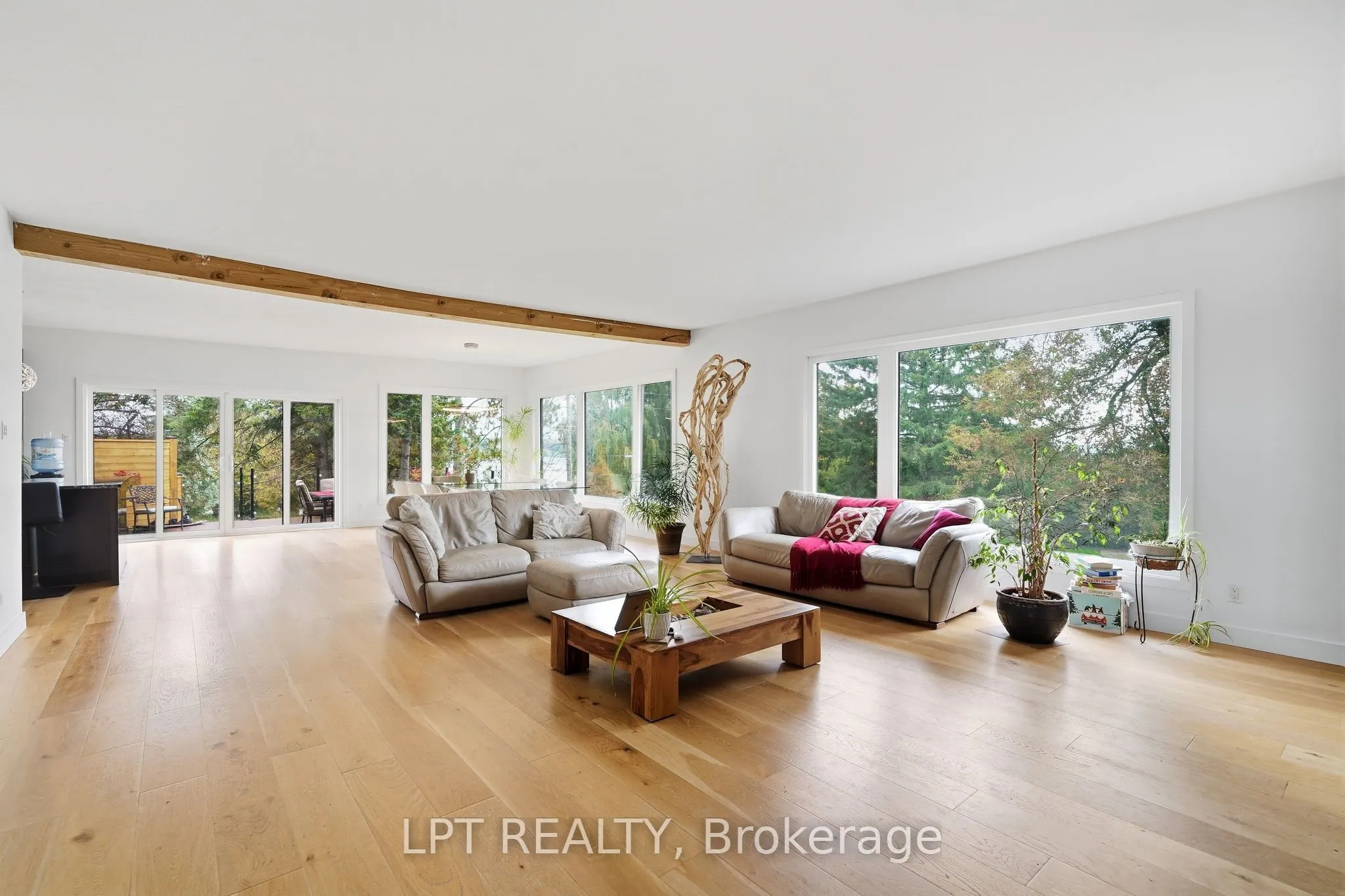 31 Carillon Crescent