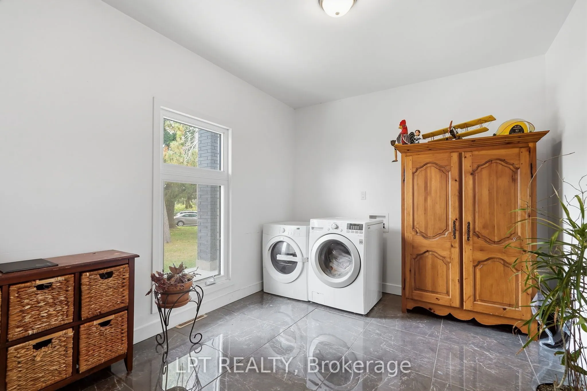 31 Carillon Crescent