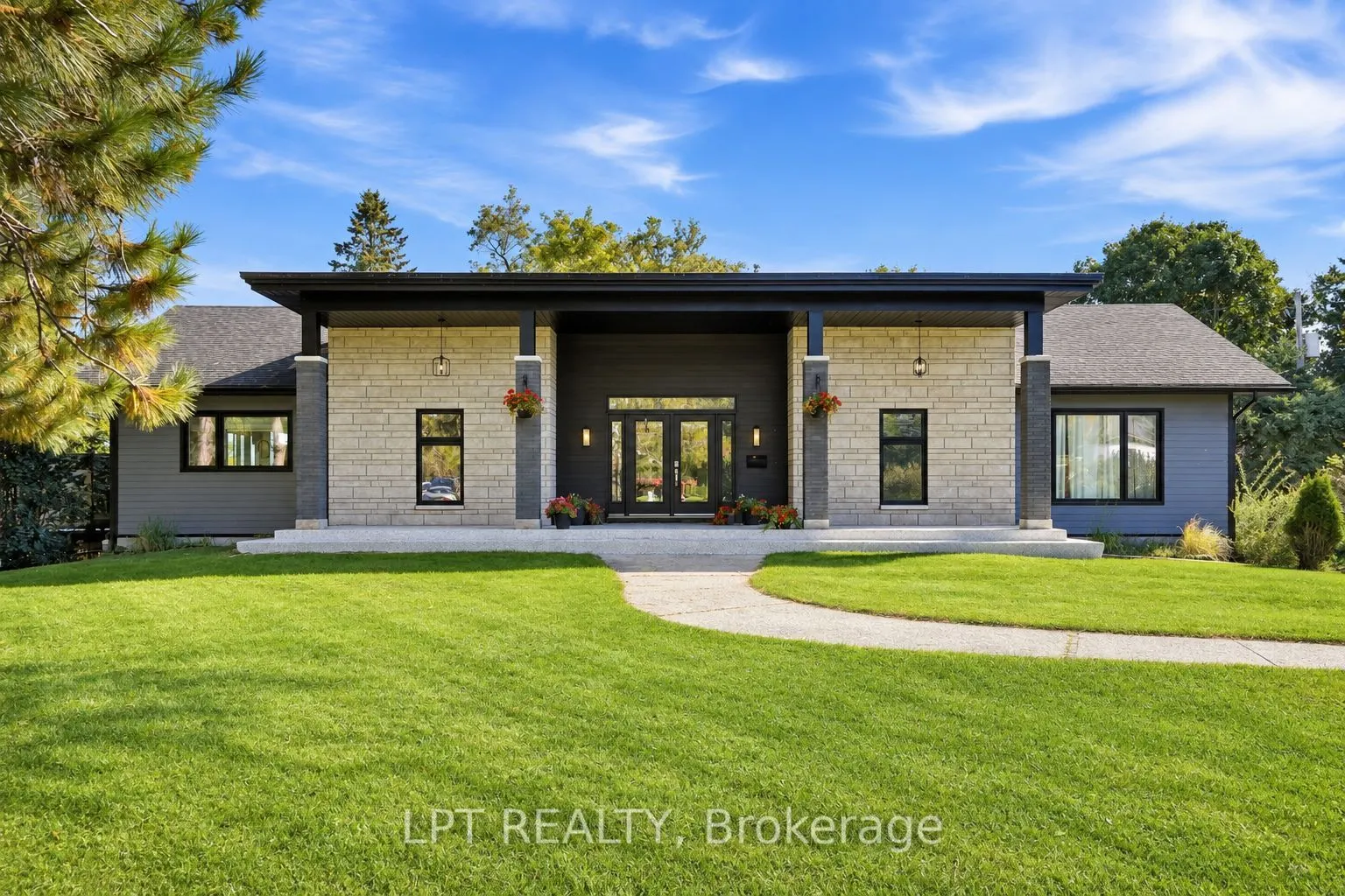31 Carillon Crescent