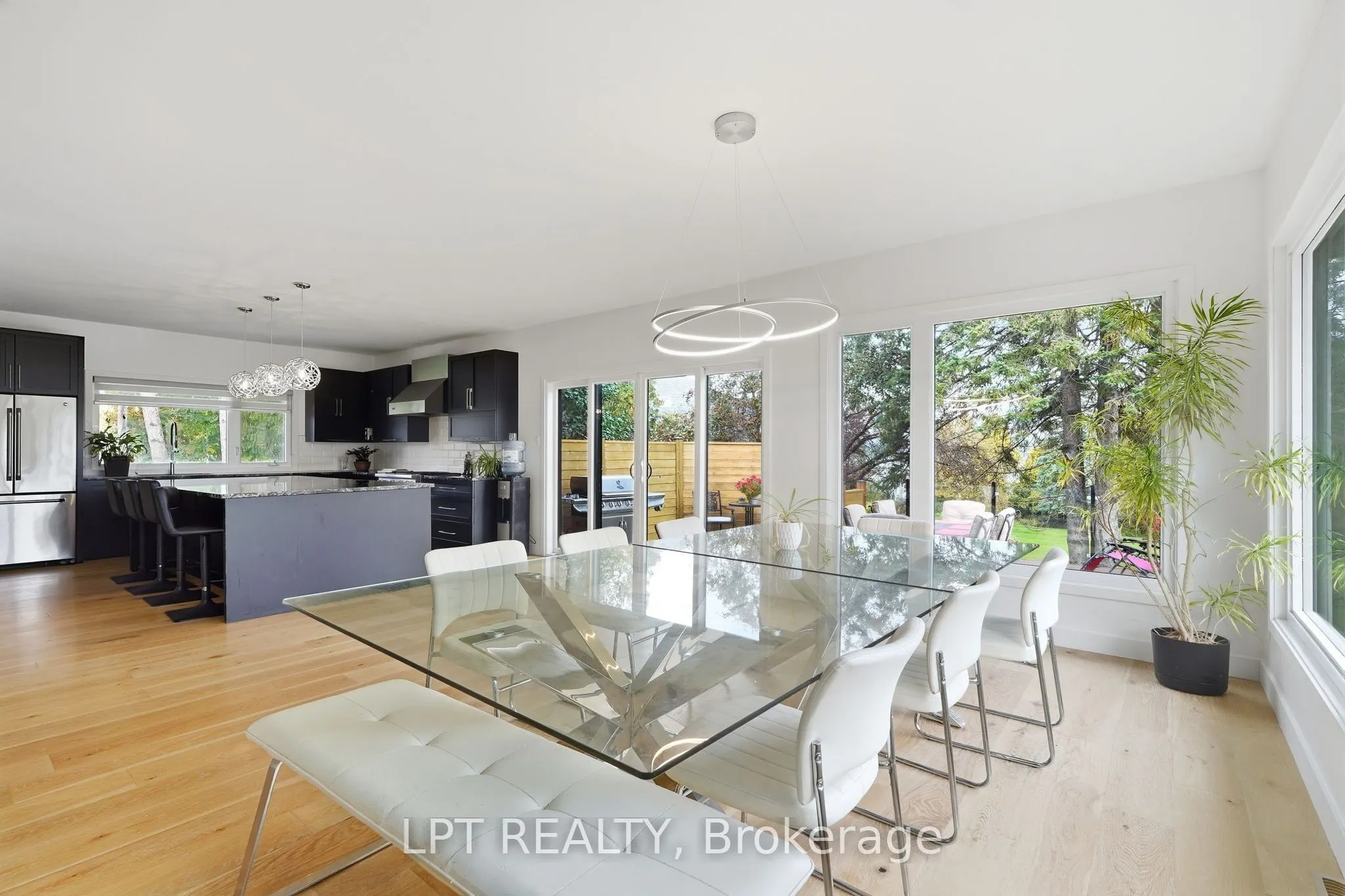 31 Carillon Crescent