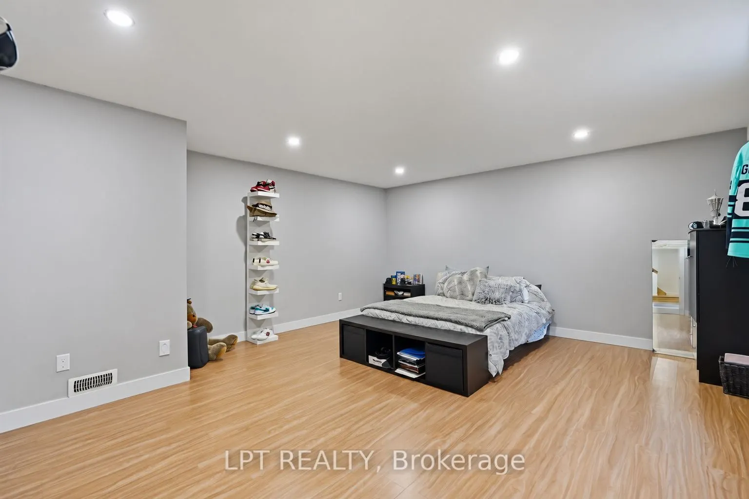 31 Carillon Crescent