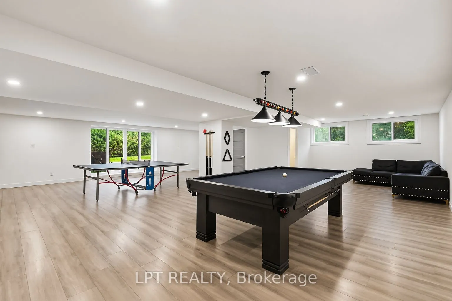 31 Carillon Crescent