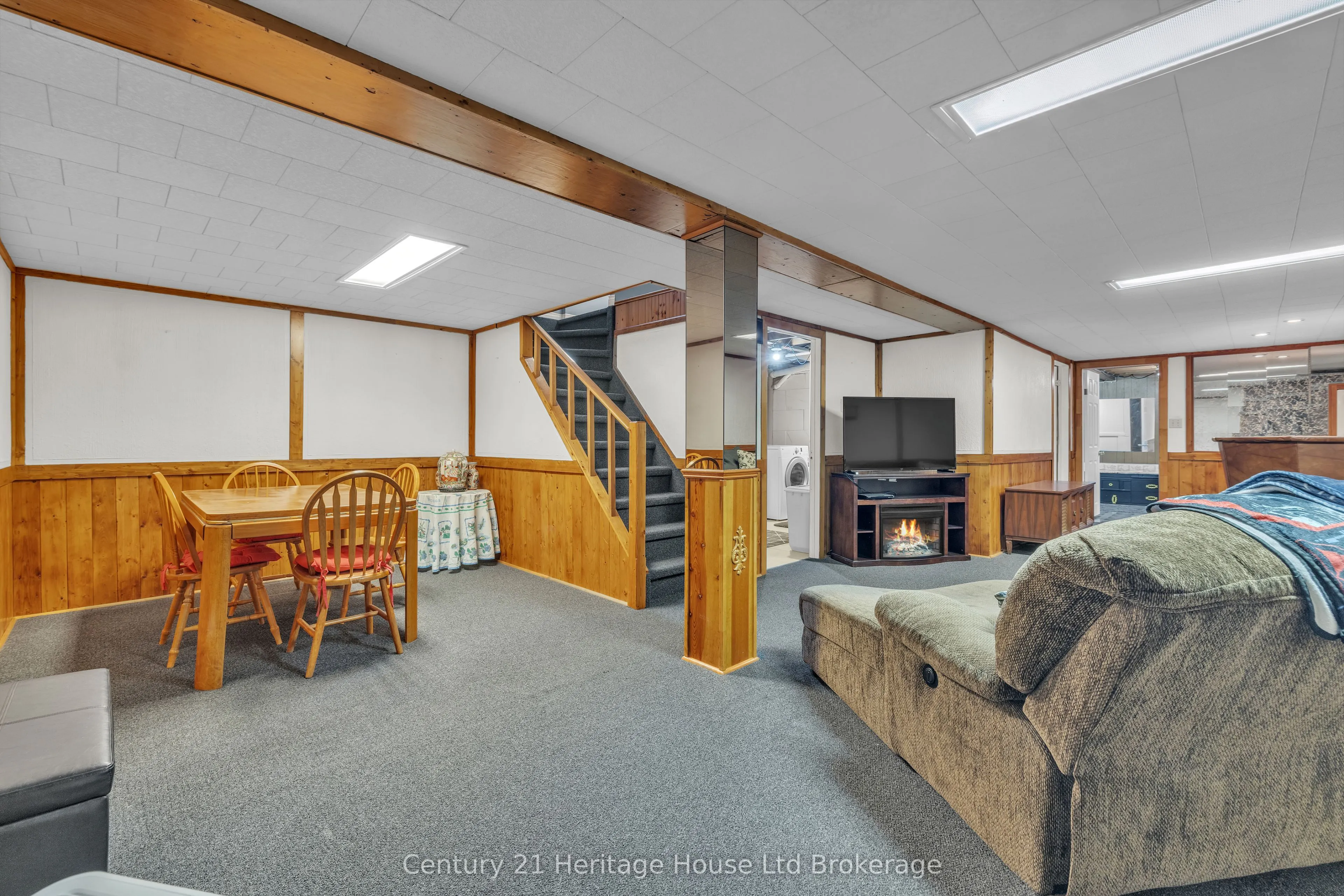921 Lincoln Drive