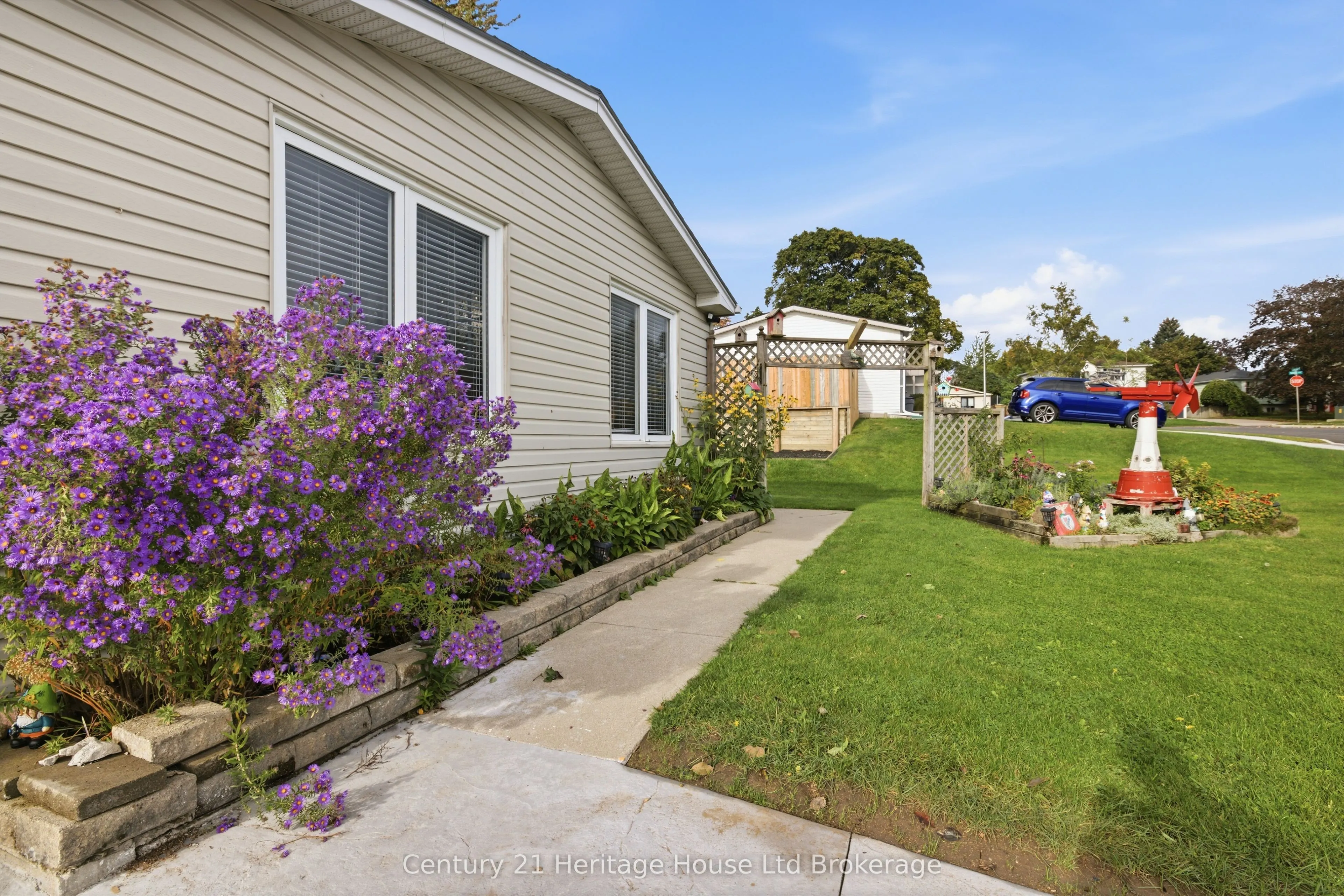 921 Lincoln Drive