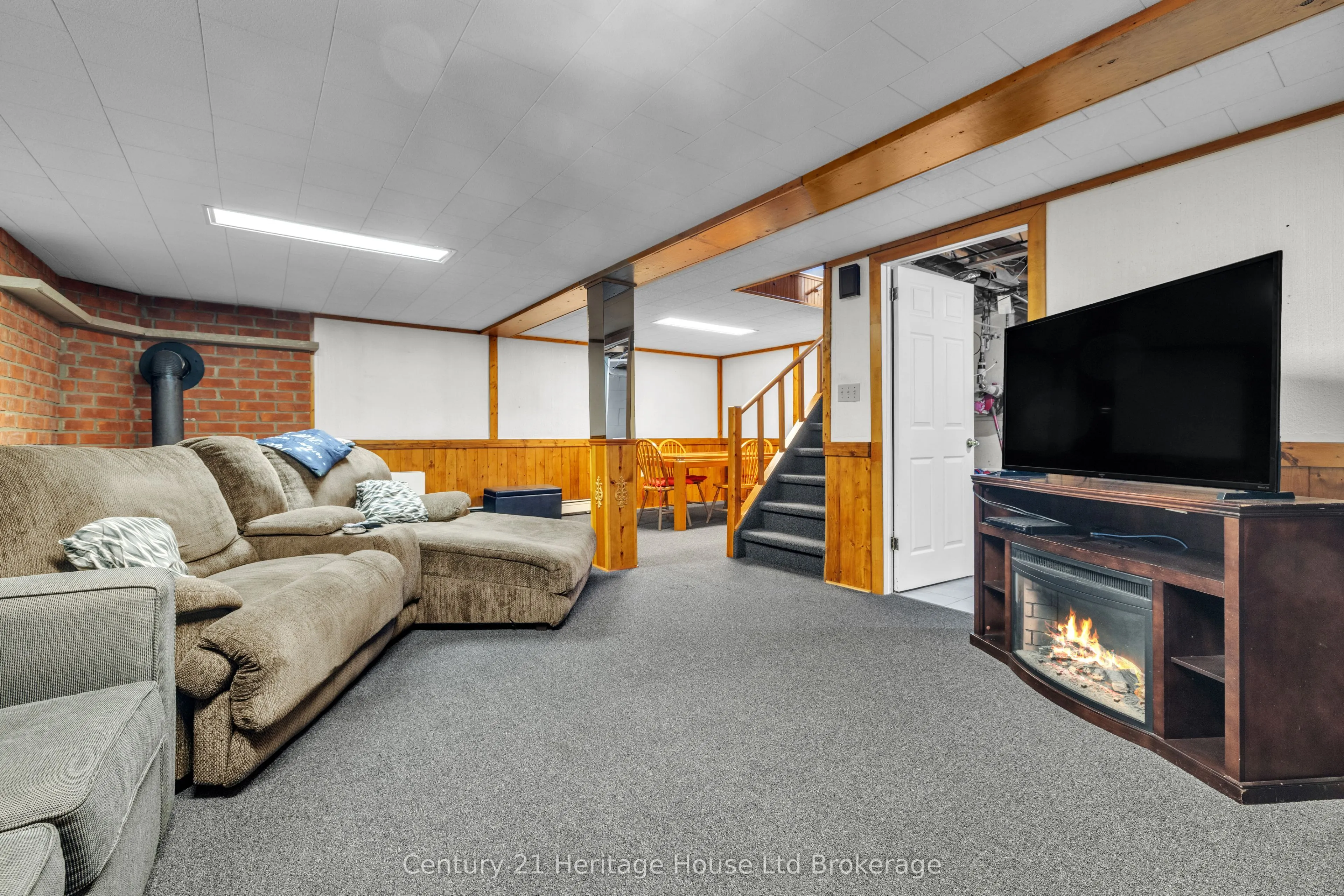 921 Lincoln Drive