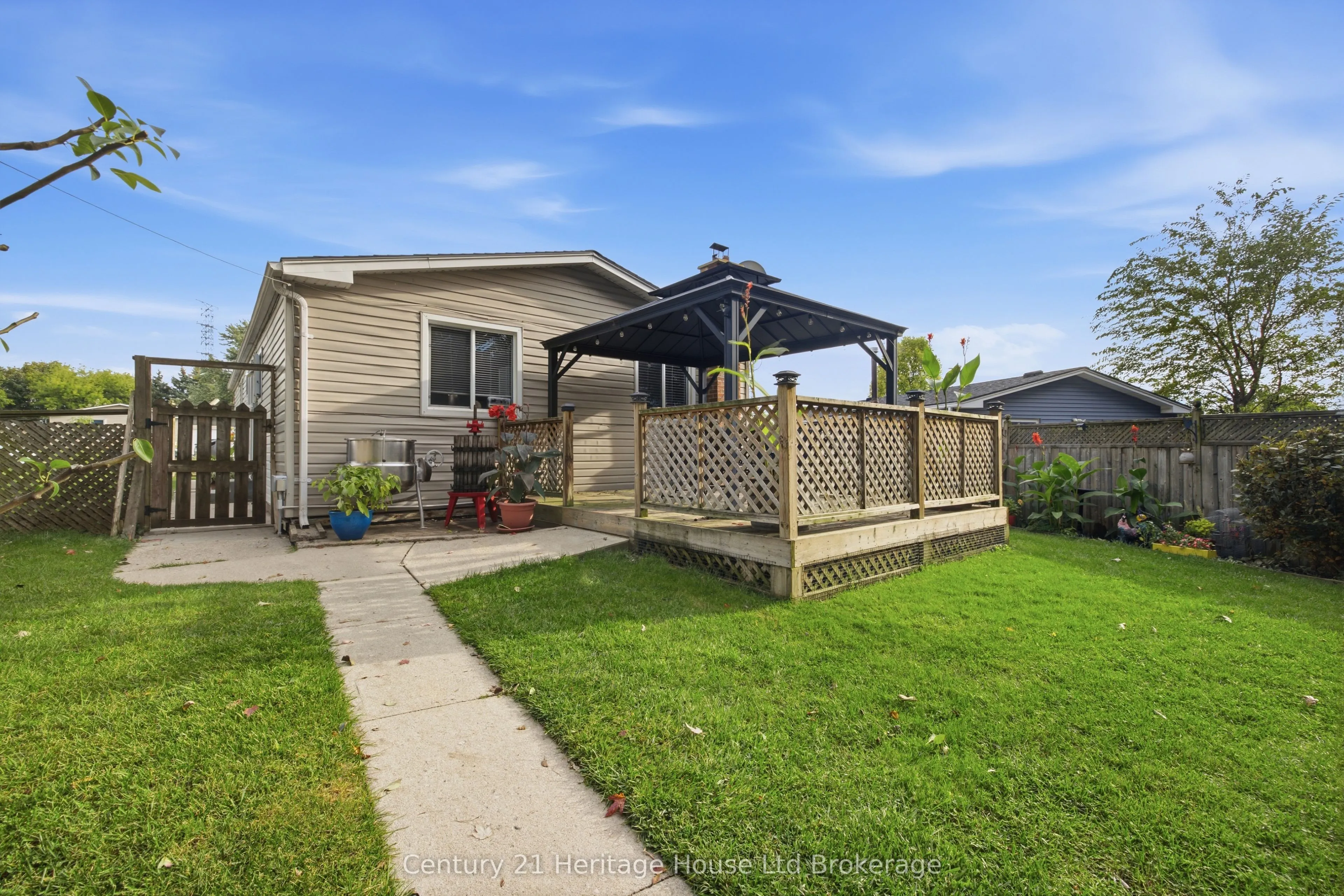 921 Lincoln Drive