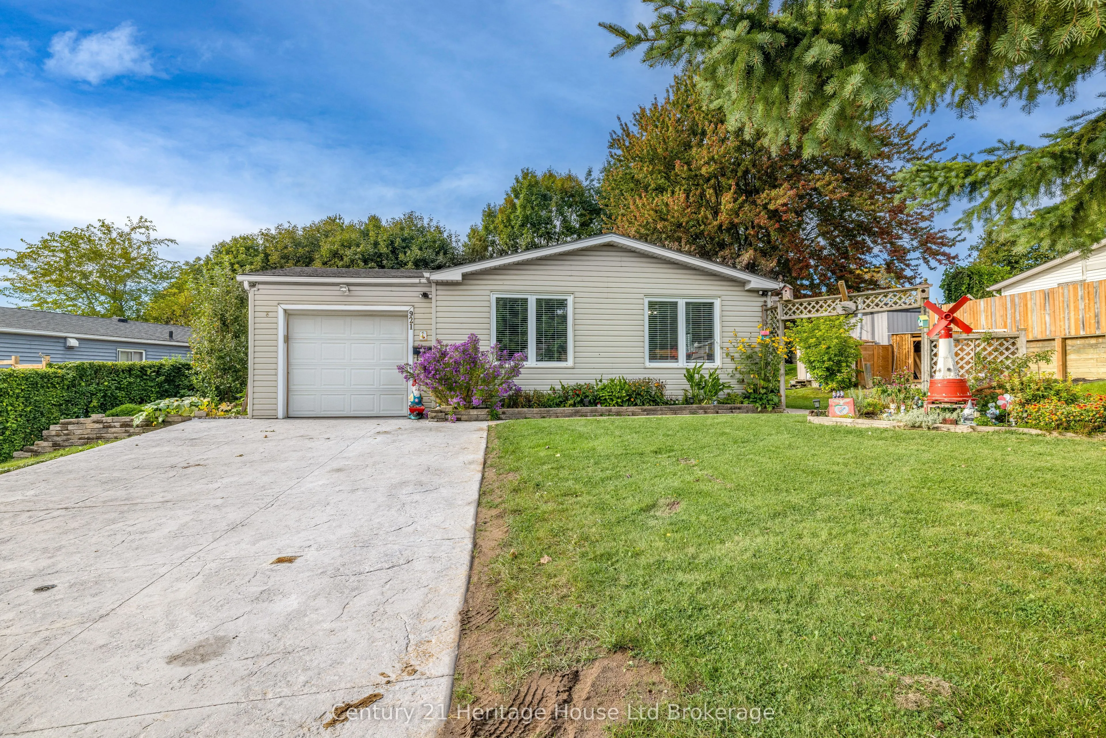 921 Lincoln Drive