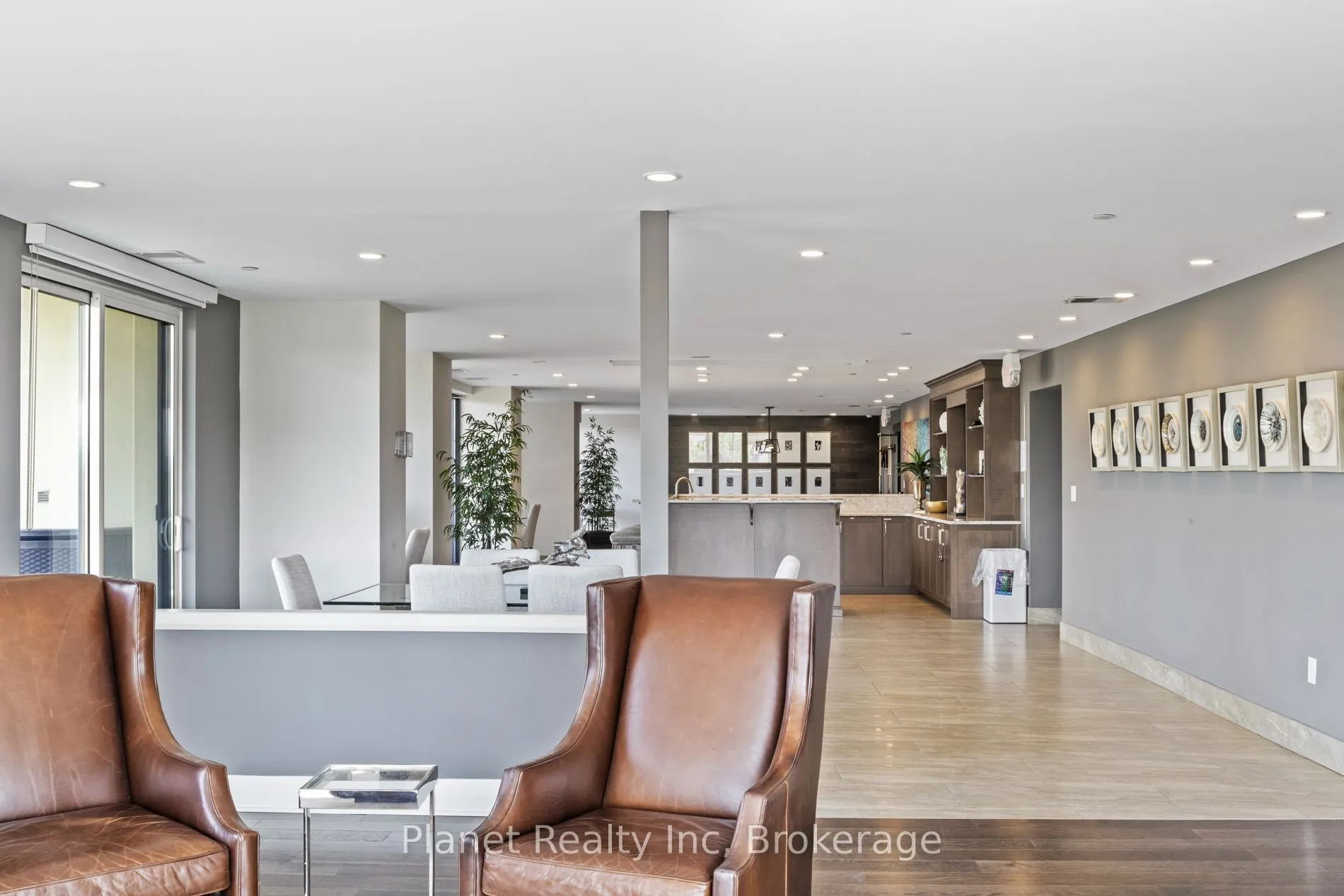 160 Macdonell Street #508