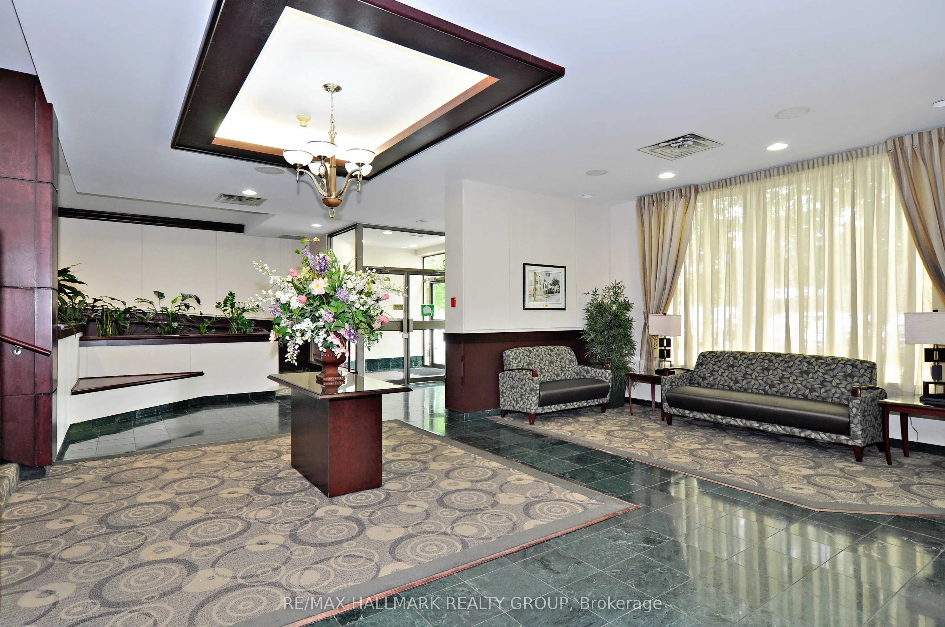 200 Lafontaine Avenue #902