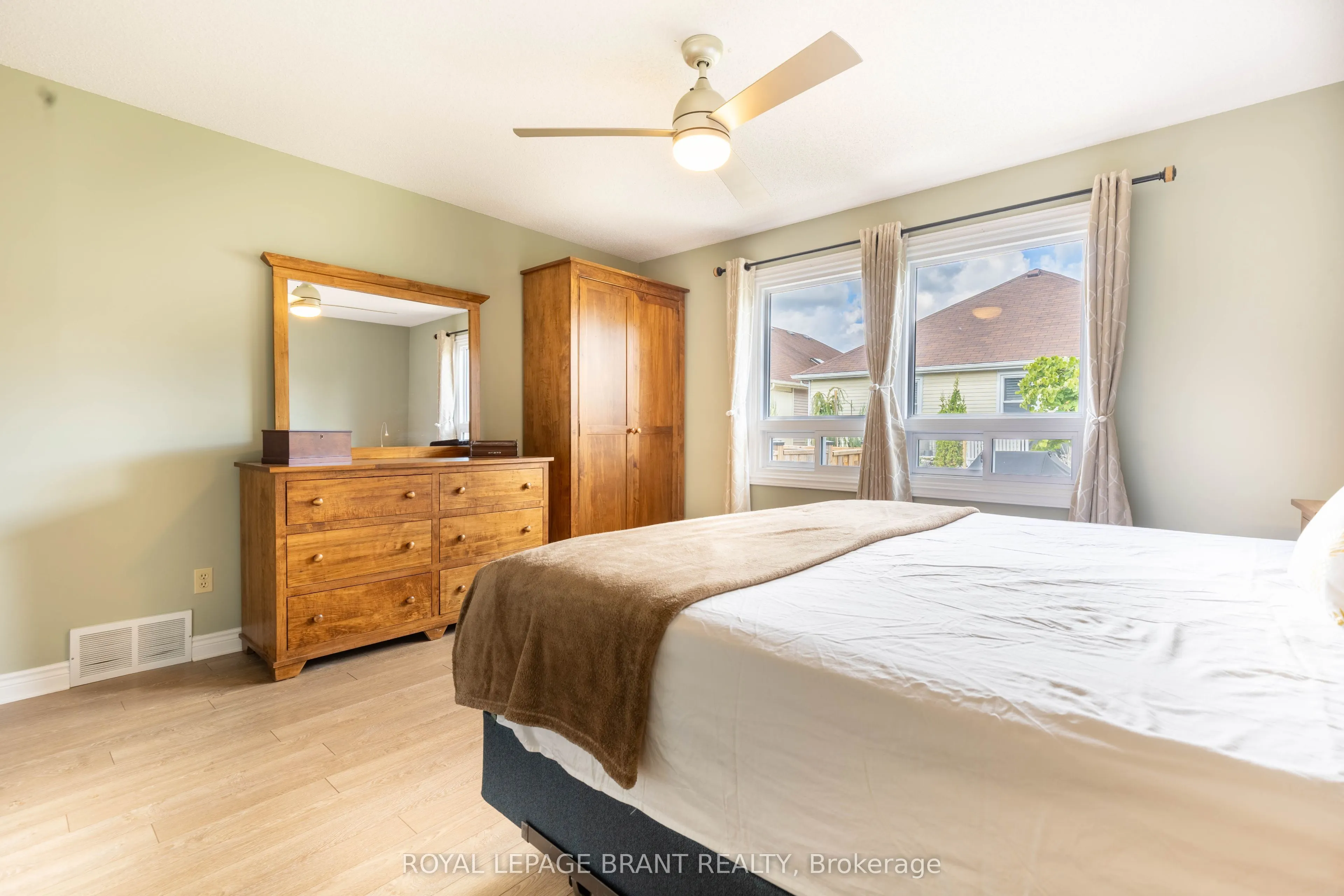 12 Hawkins Crescent