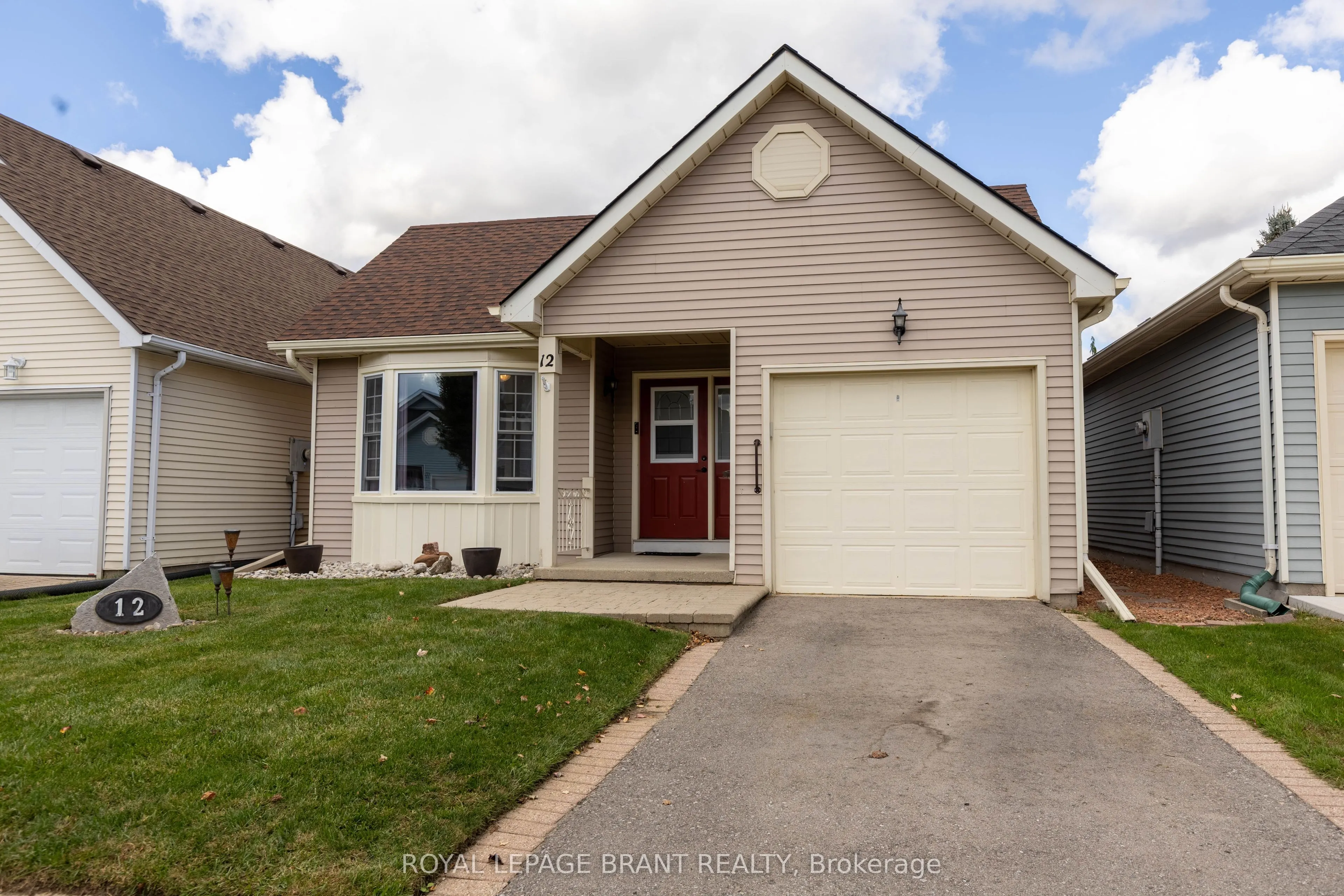 12 Hawkins Crescent