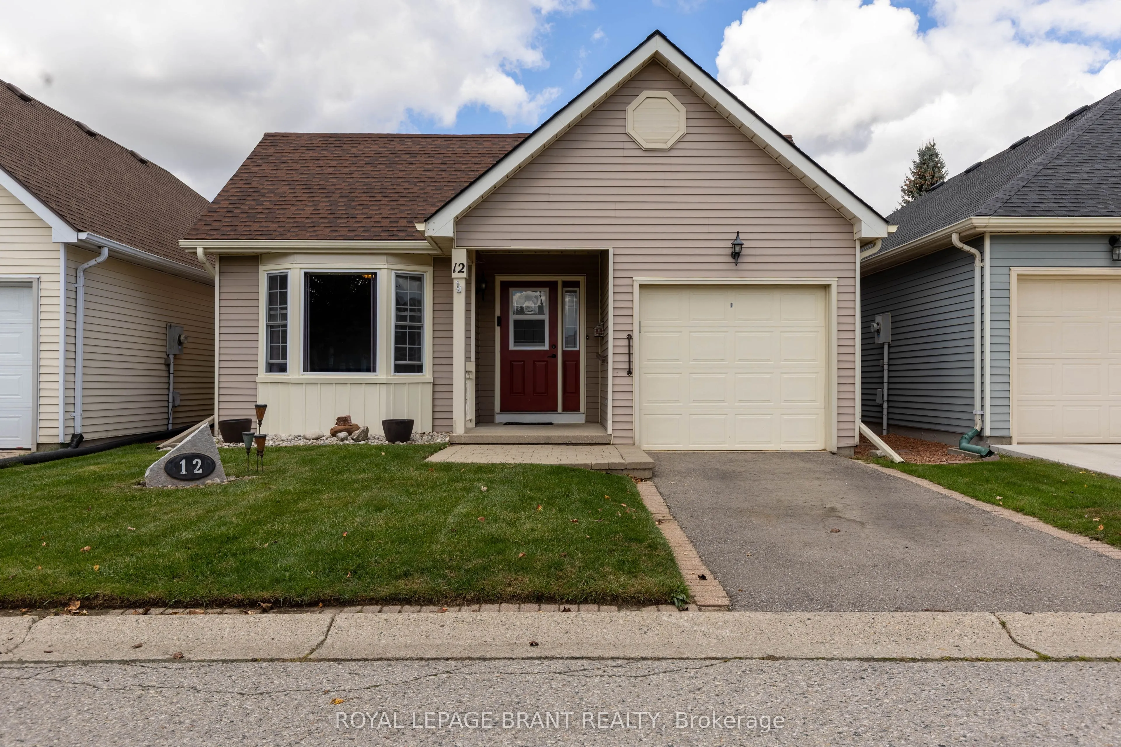 12 Hawkins Crescent