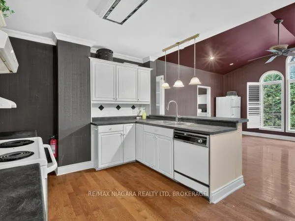 4758 Ryerson Crescent