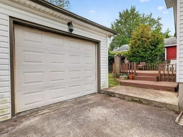 4758 Ryerson Crescent