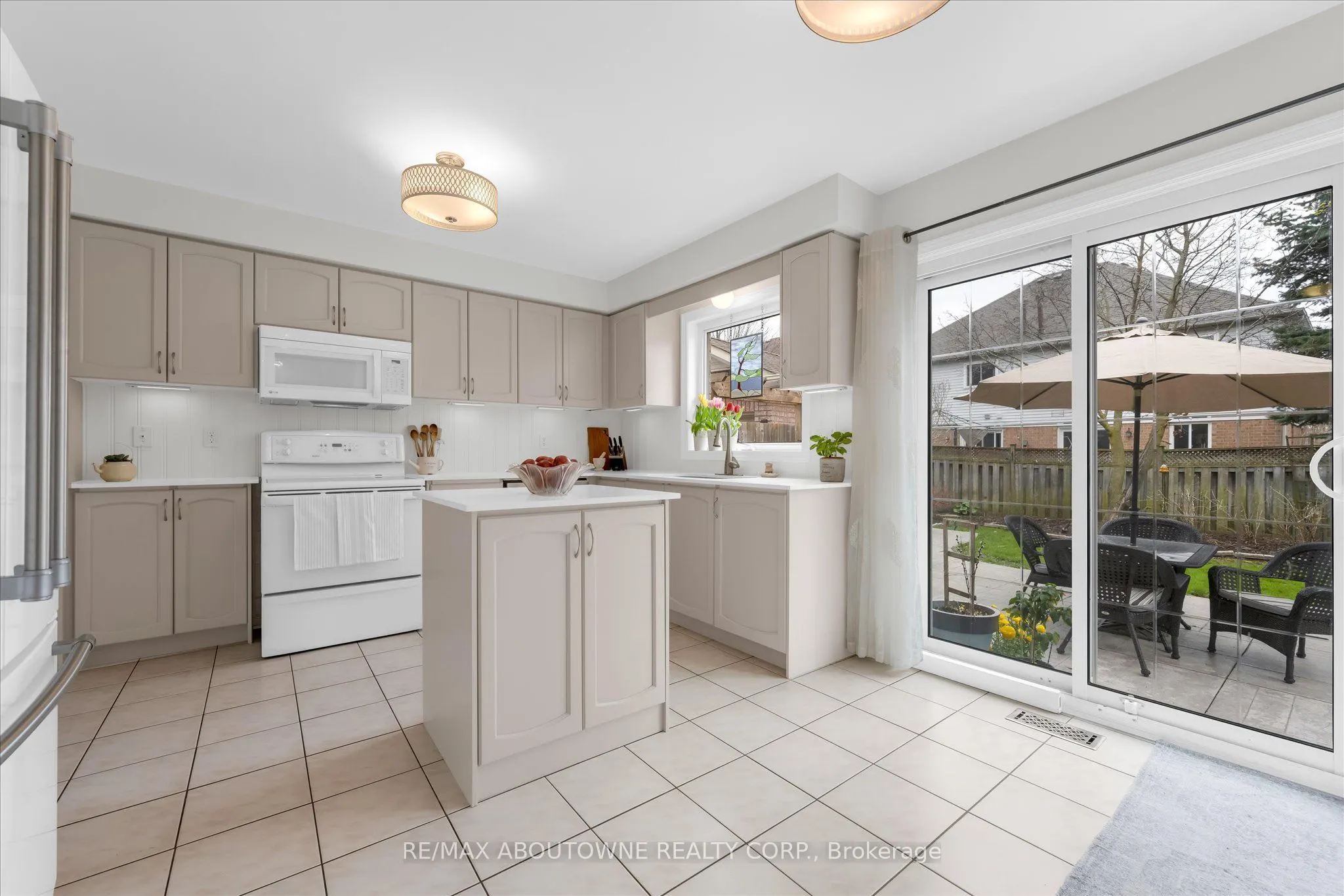 84 Fellowes Crescent