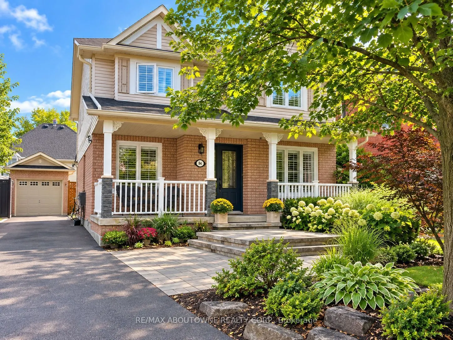 84 Fellowes Crescent