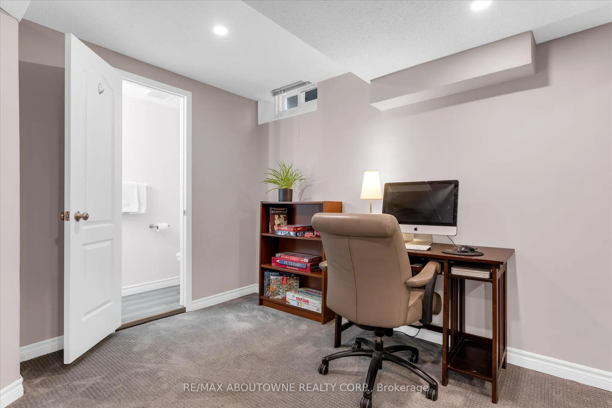 84 Fellowes Crescent
