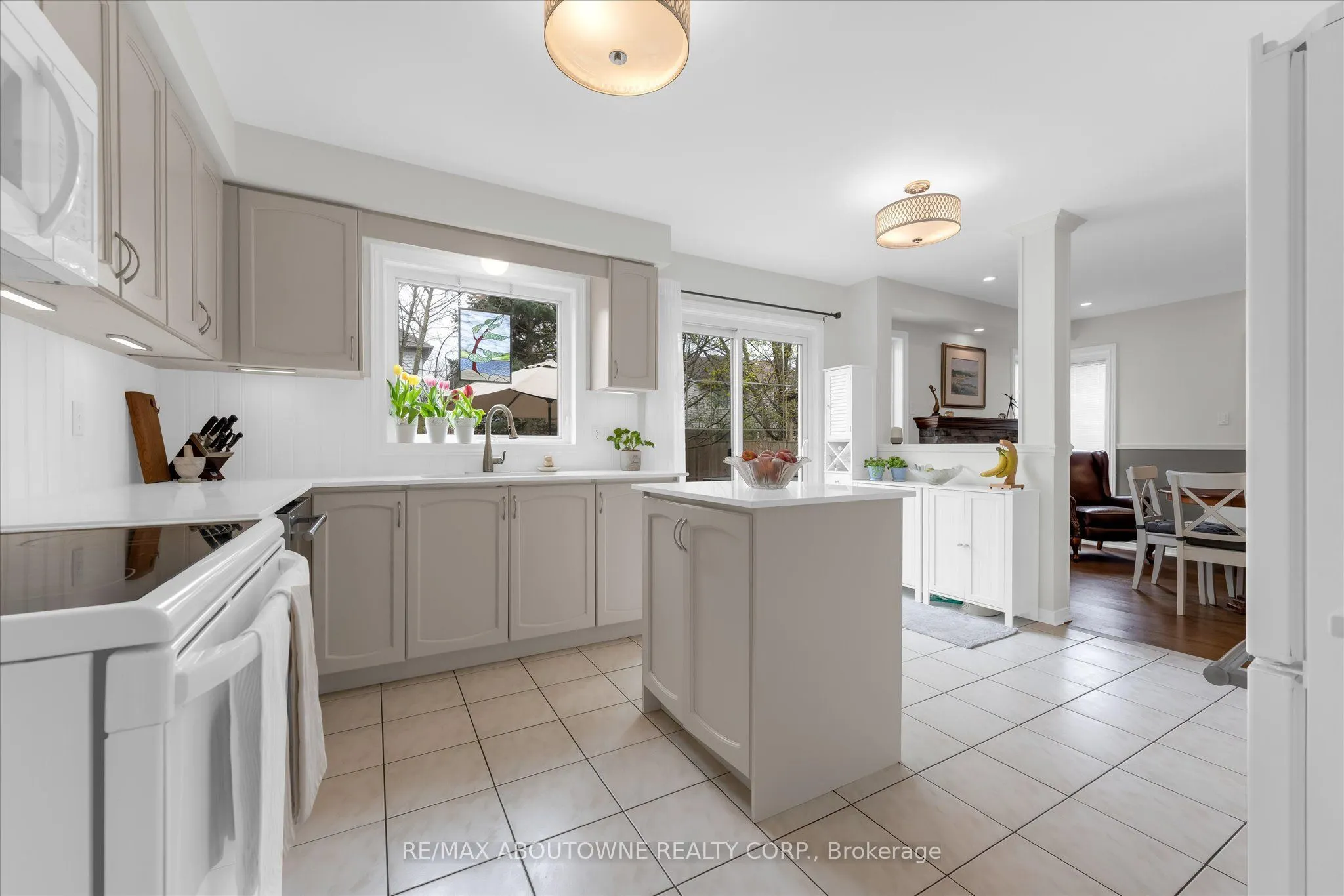 84 Fellowes Crescent