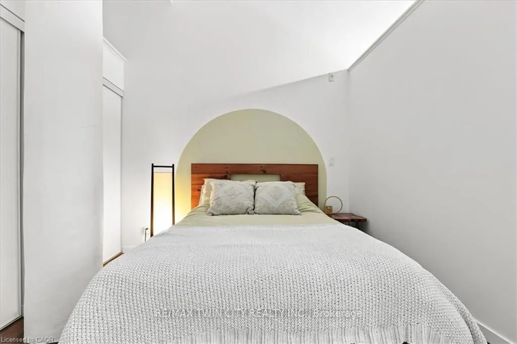 410 King Street W #408