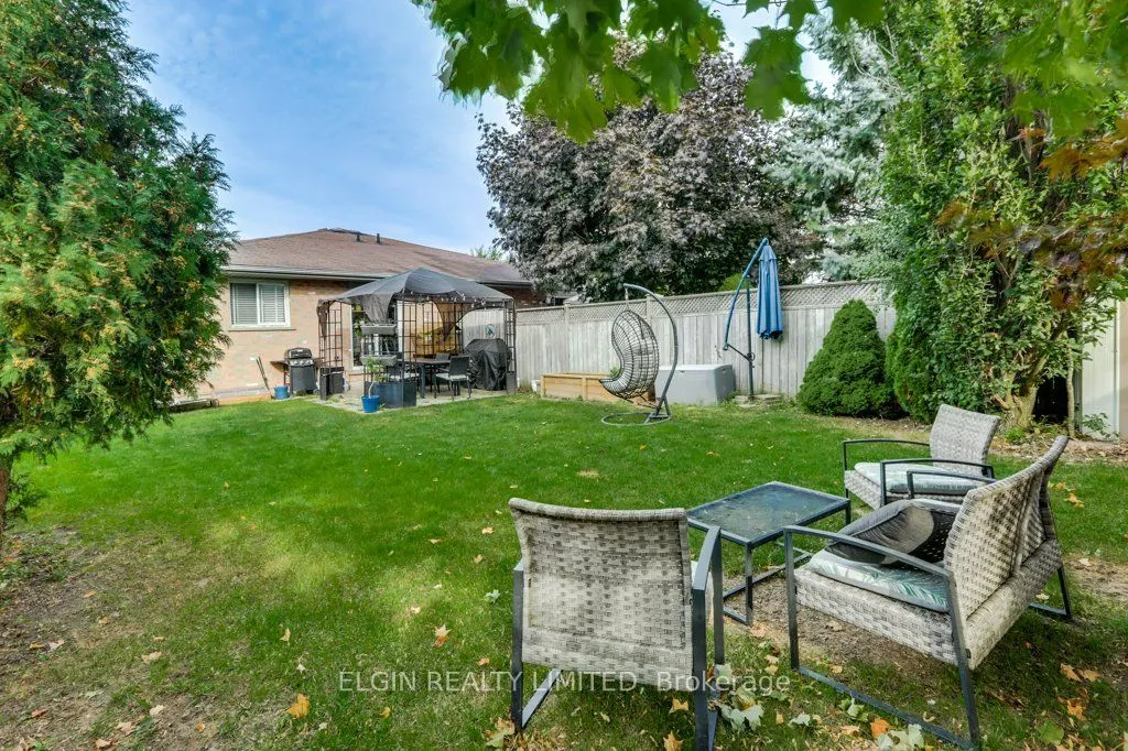 27 Carrie Crescent