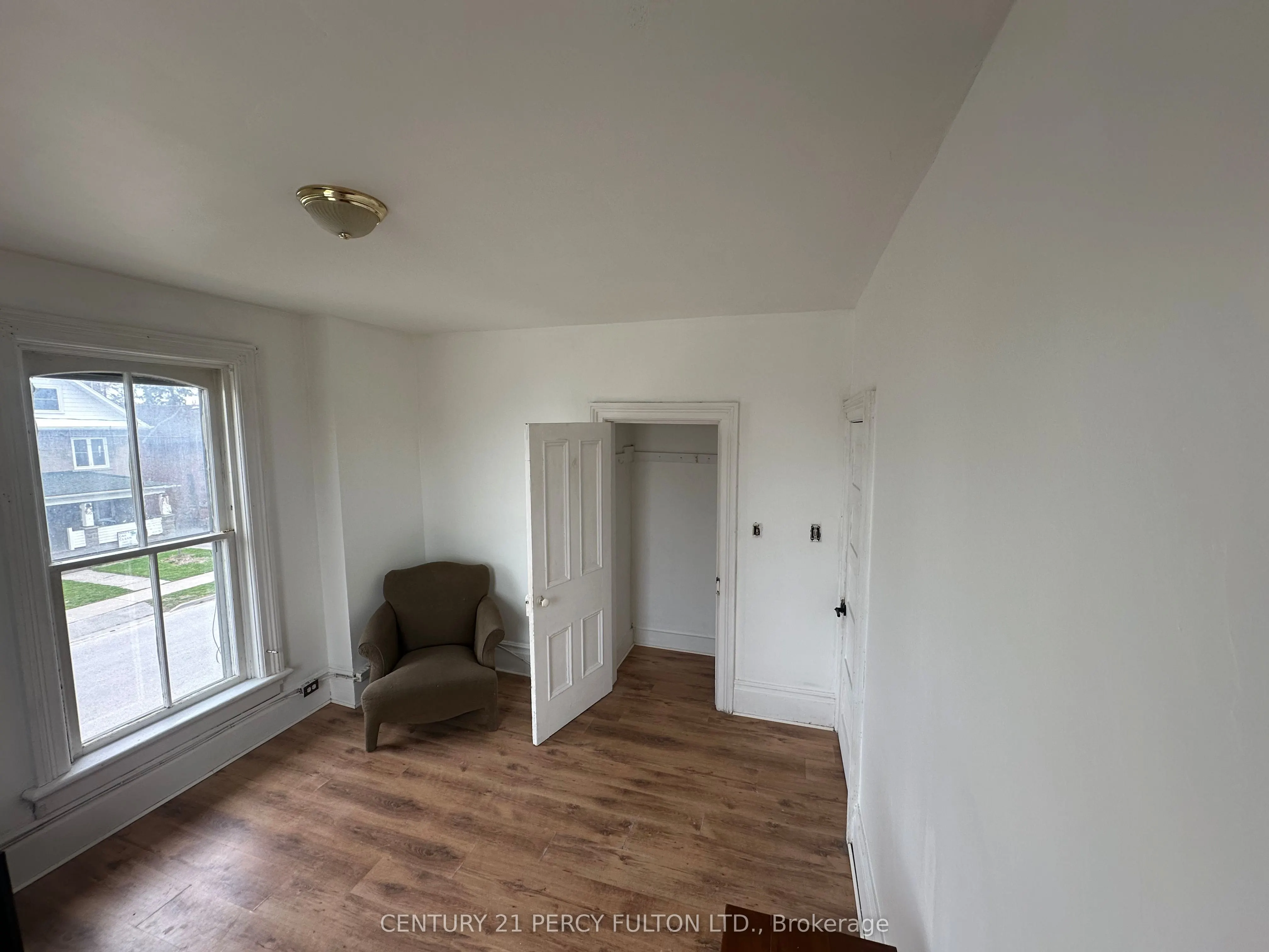 23 Glenelg Street W