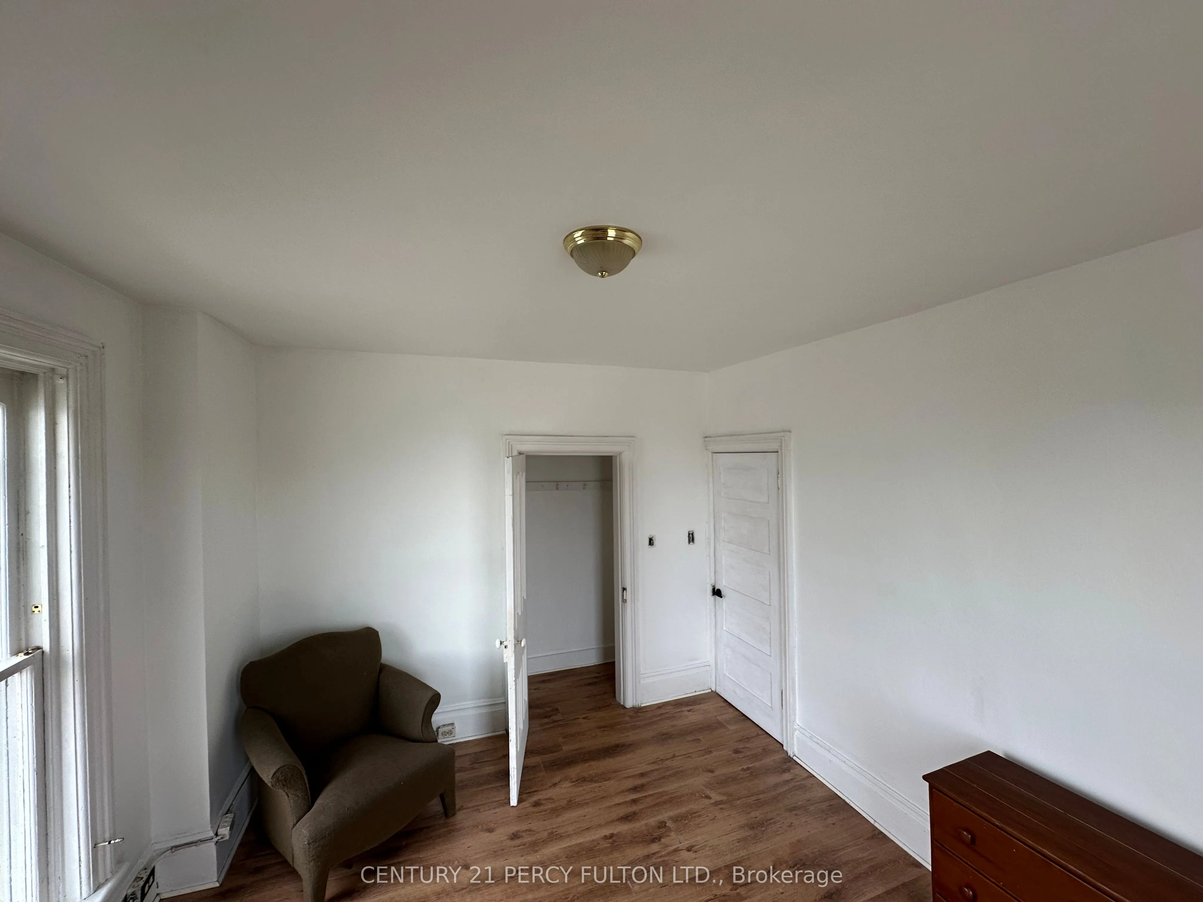 23 Glenelg Street W