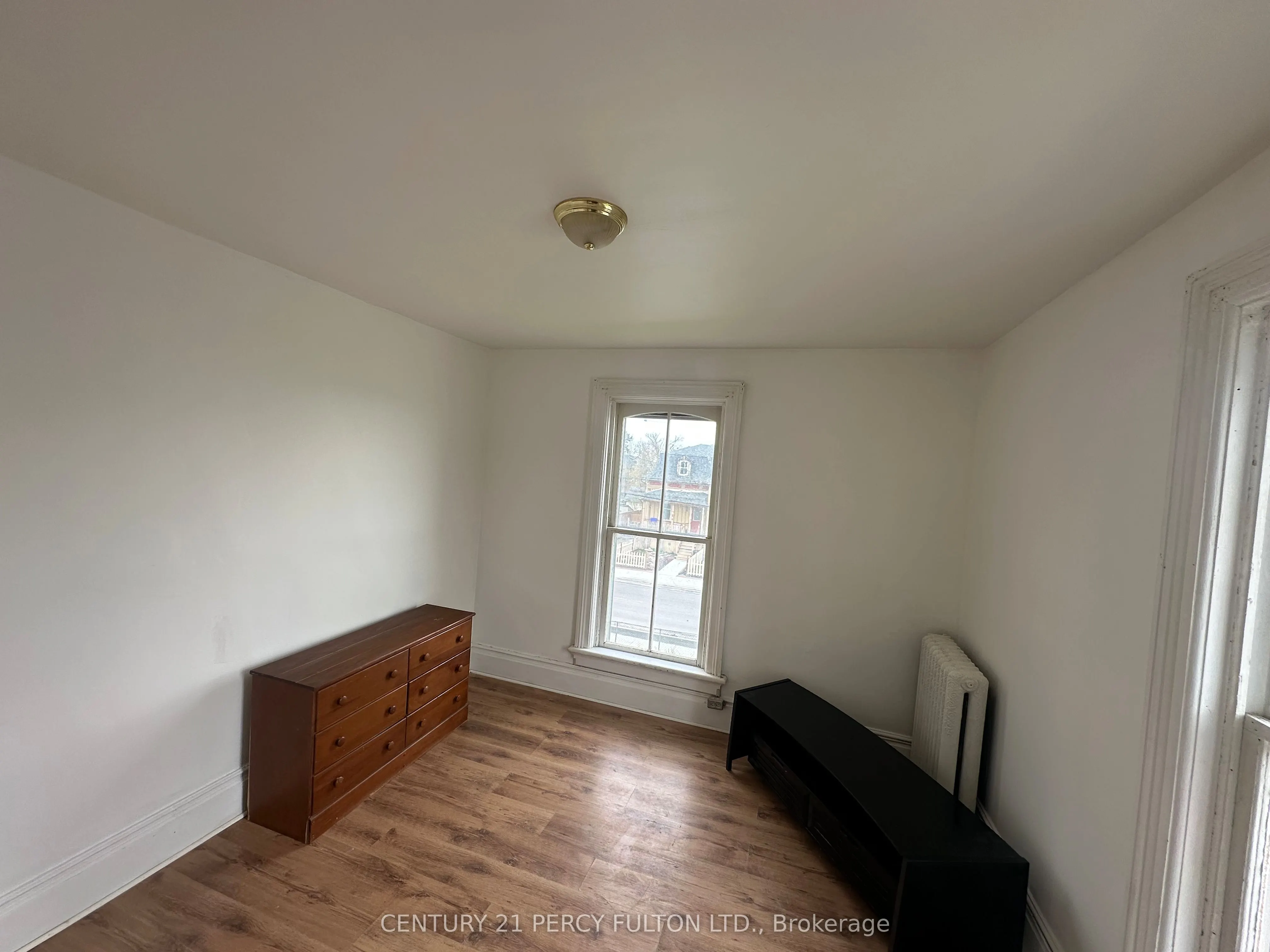 23 Glenelg Street W