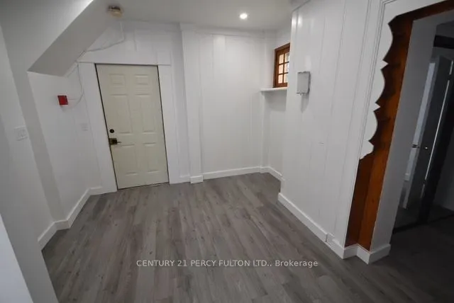 23 Glenelg Street W