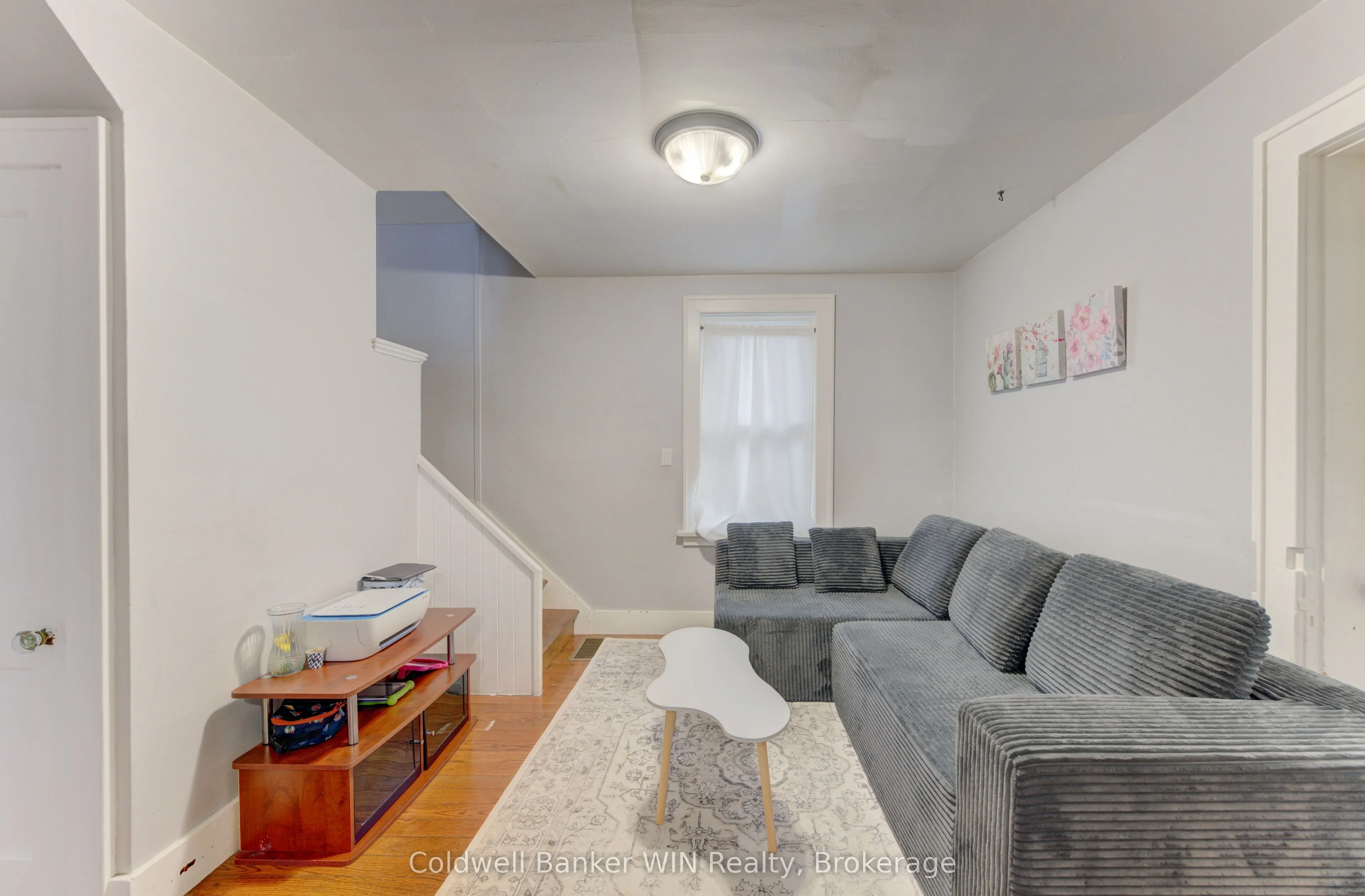 160 Queen Street E