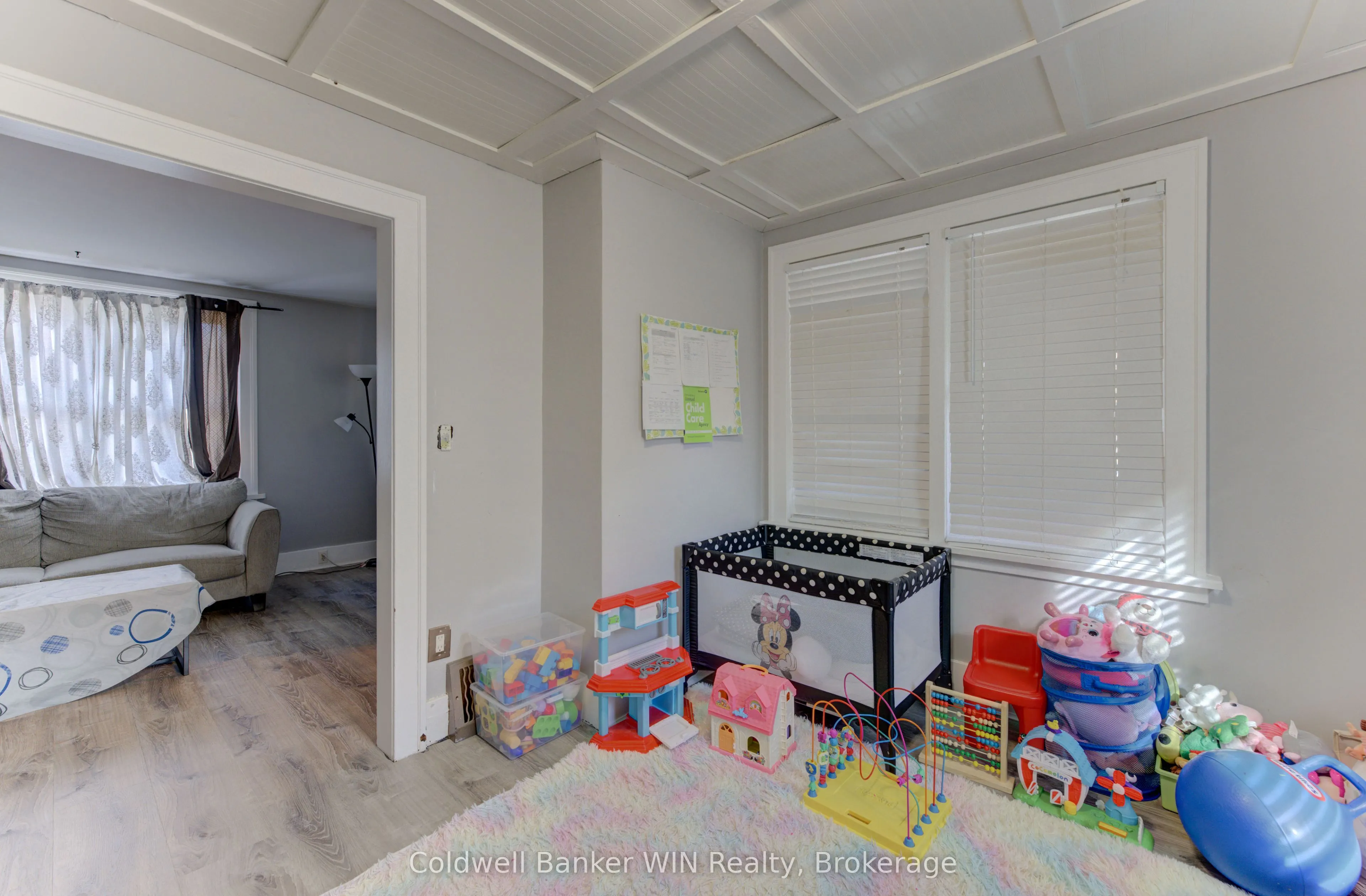 160 Queen Street E