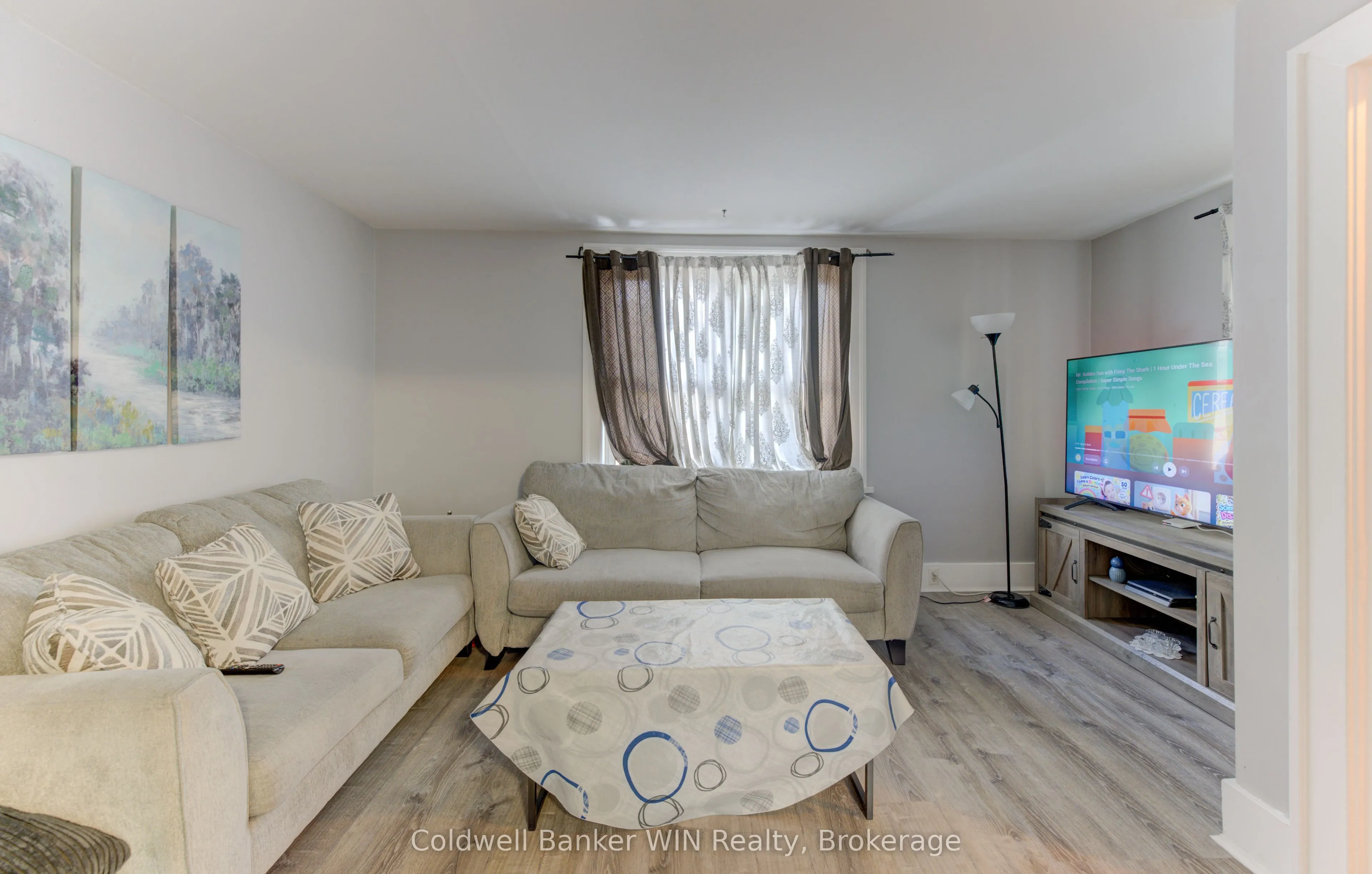 160 Queen Street E