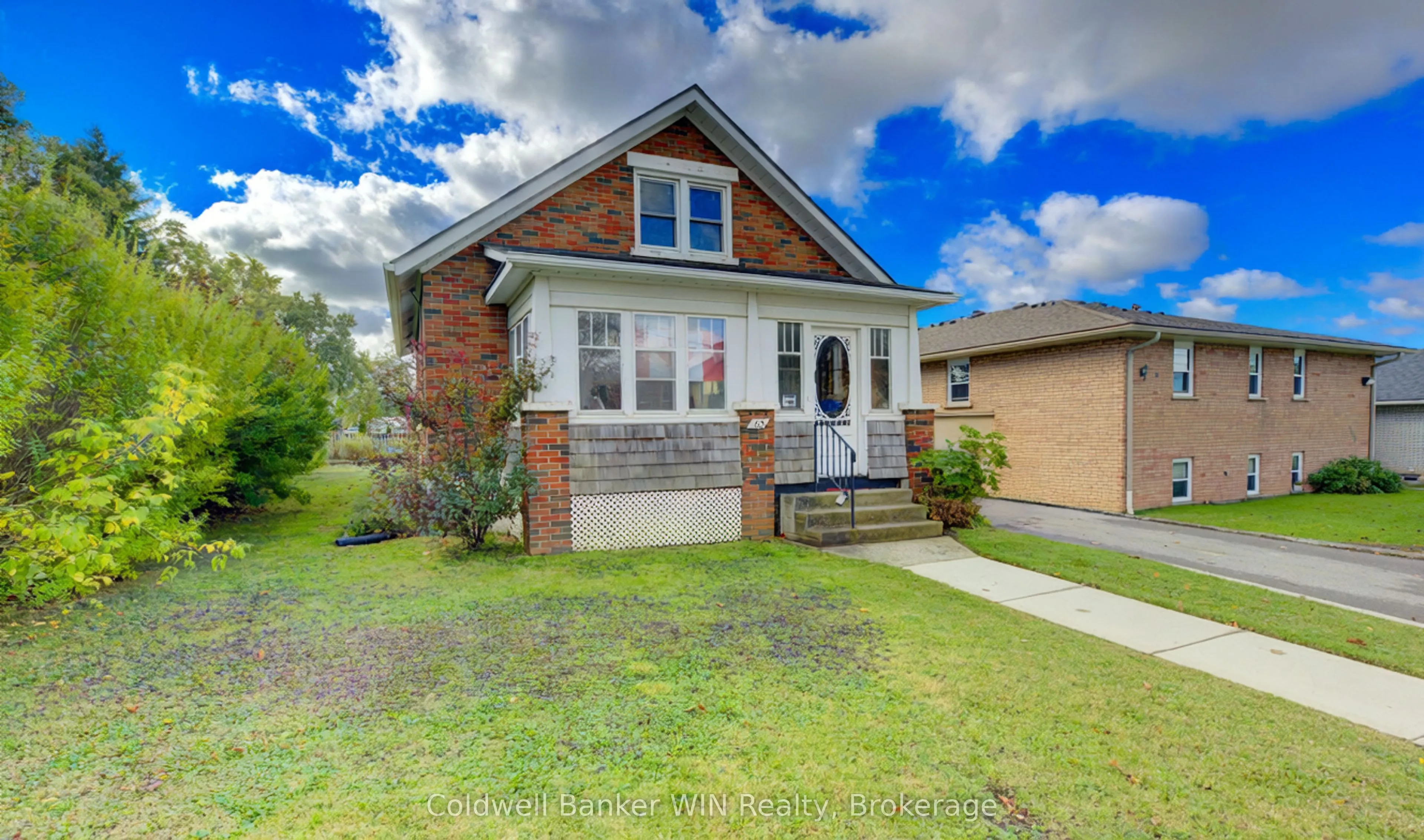 160 Queen Street E