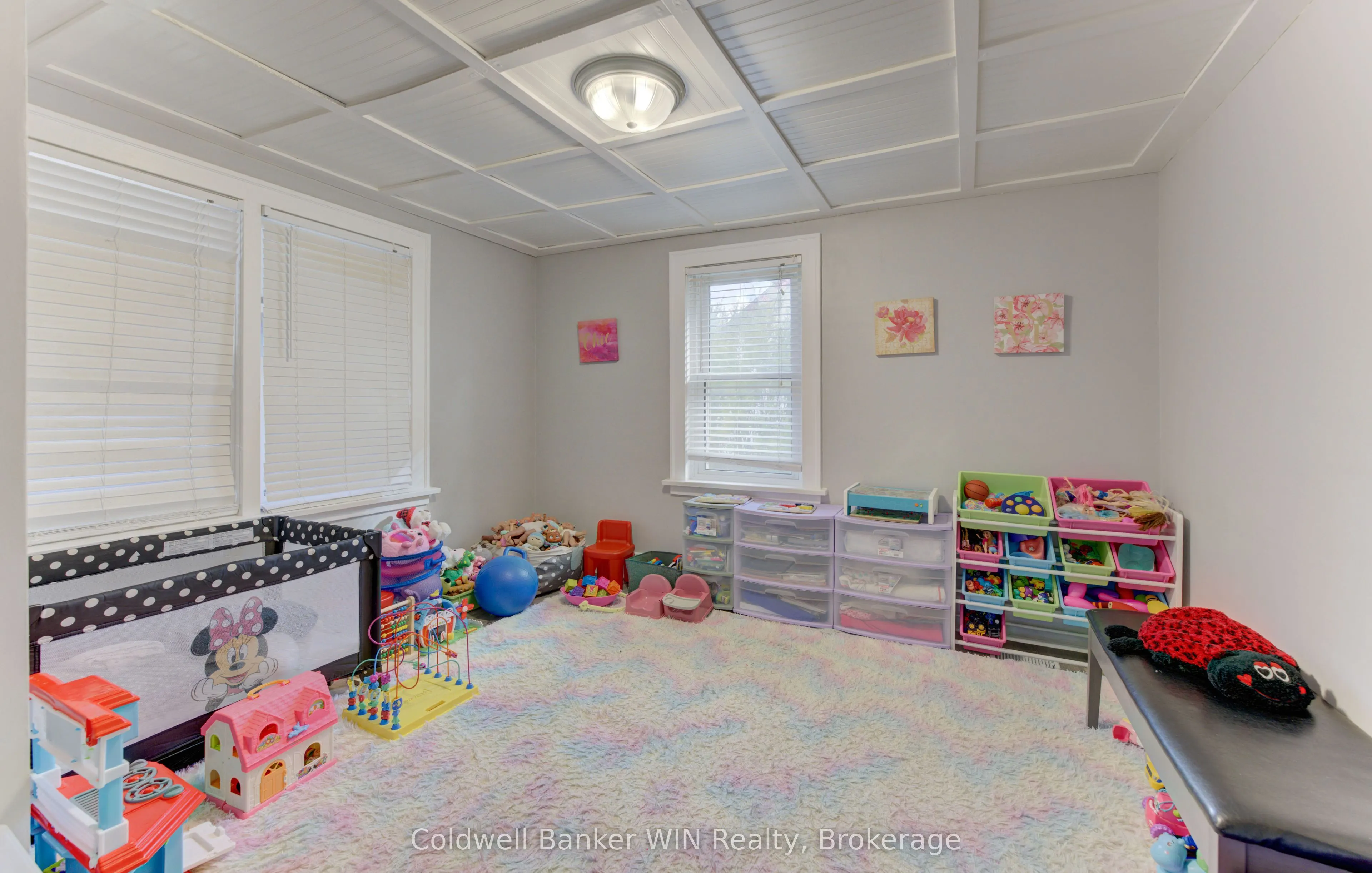 160 Queen Street E