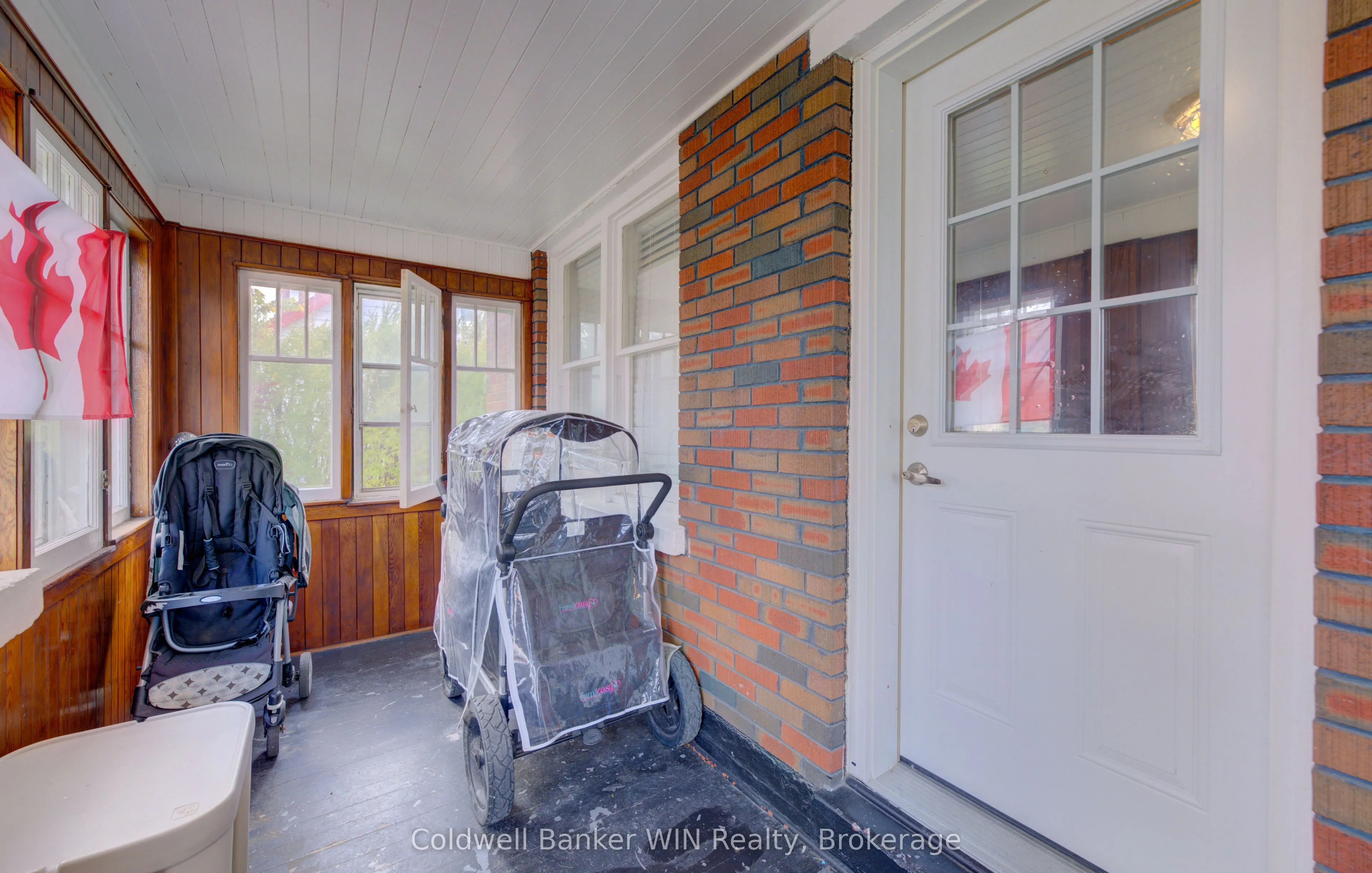 160 Queen Street E