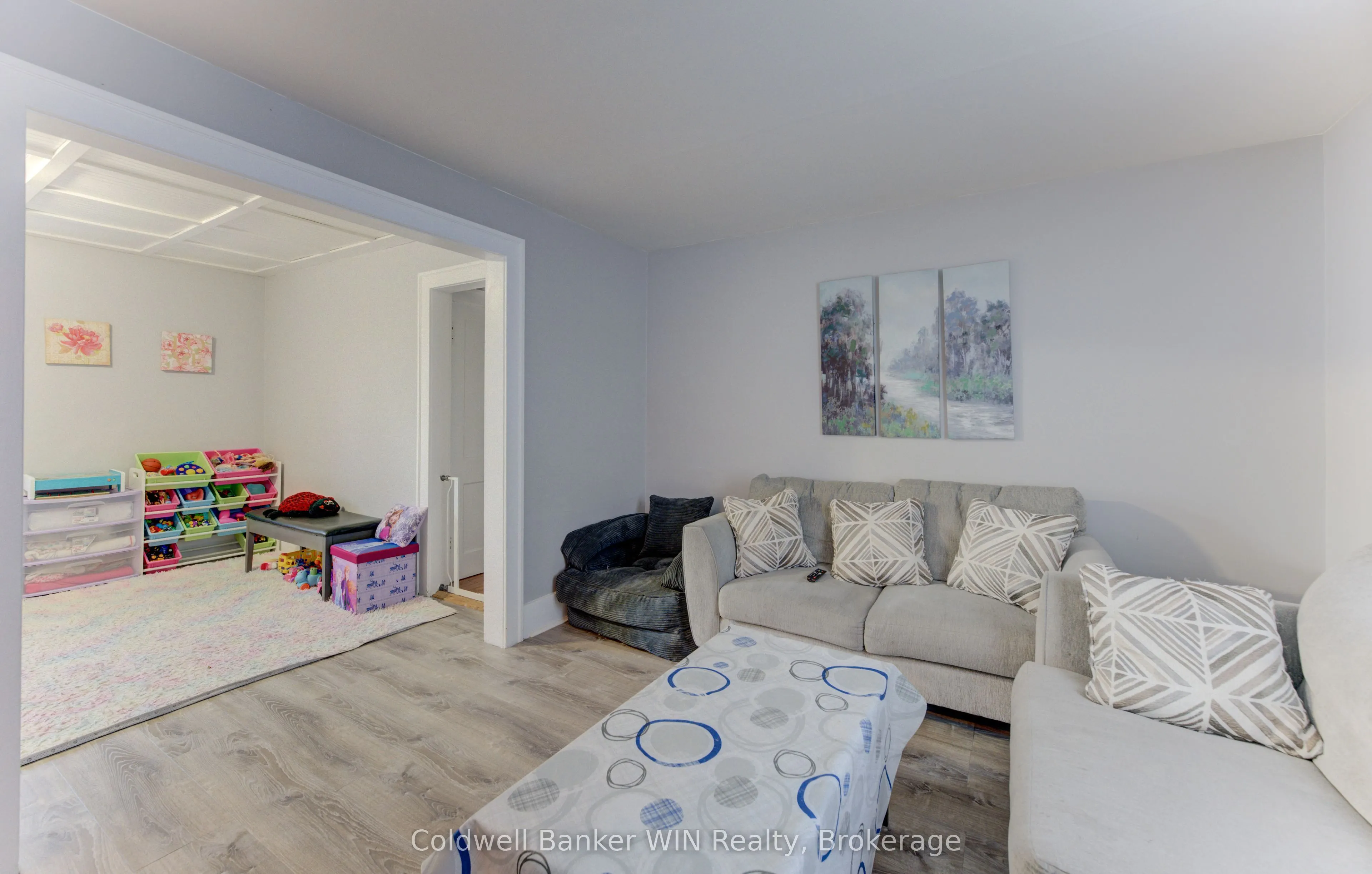 160 Queen Street E